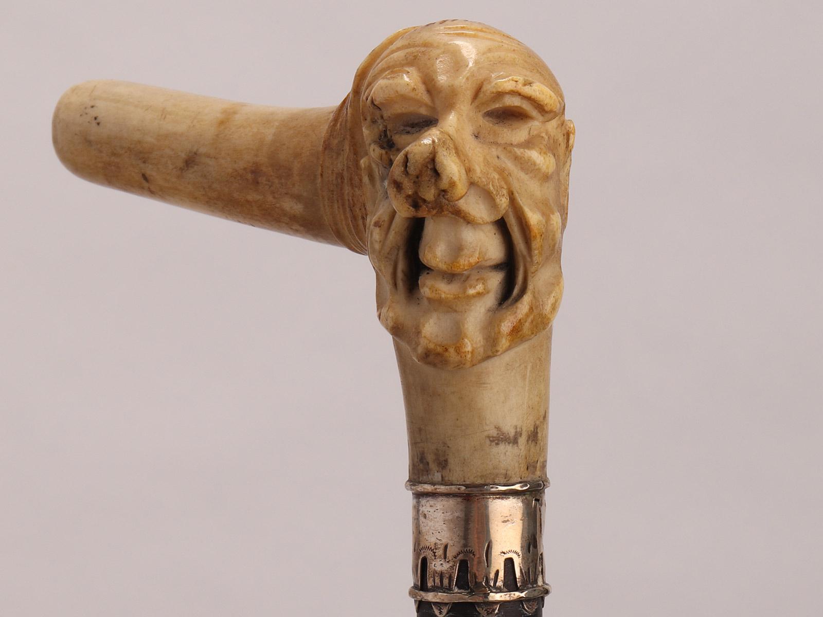 Bastone da passeggio con pomello in corno di cervo raffigurante il volto di un uomo, Francia 1880. In condizioni buone in vendita a Milan, IT