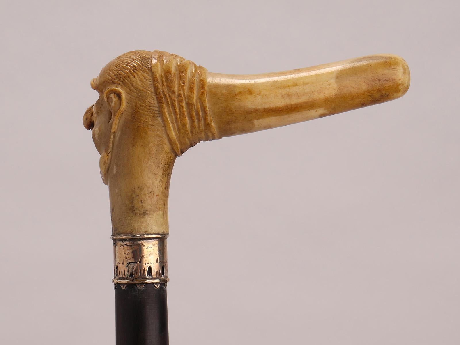 Argento Bastone da passeggio con pomello in corno di cervo raffigurante il volto di un uomo, Francia 1880. in vendita