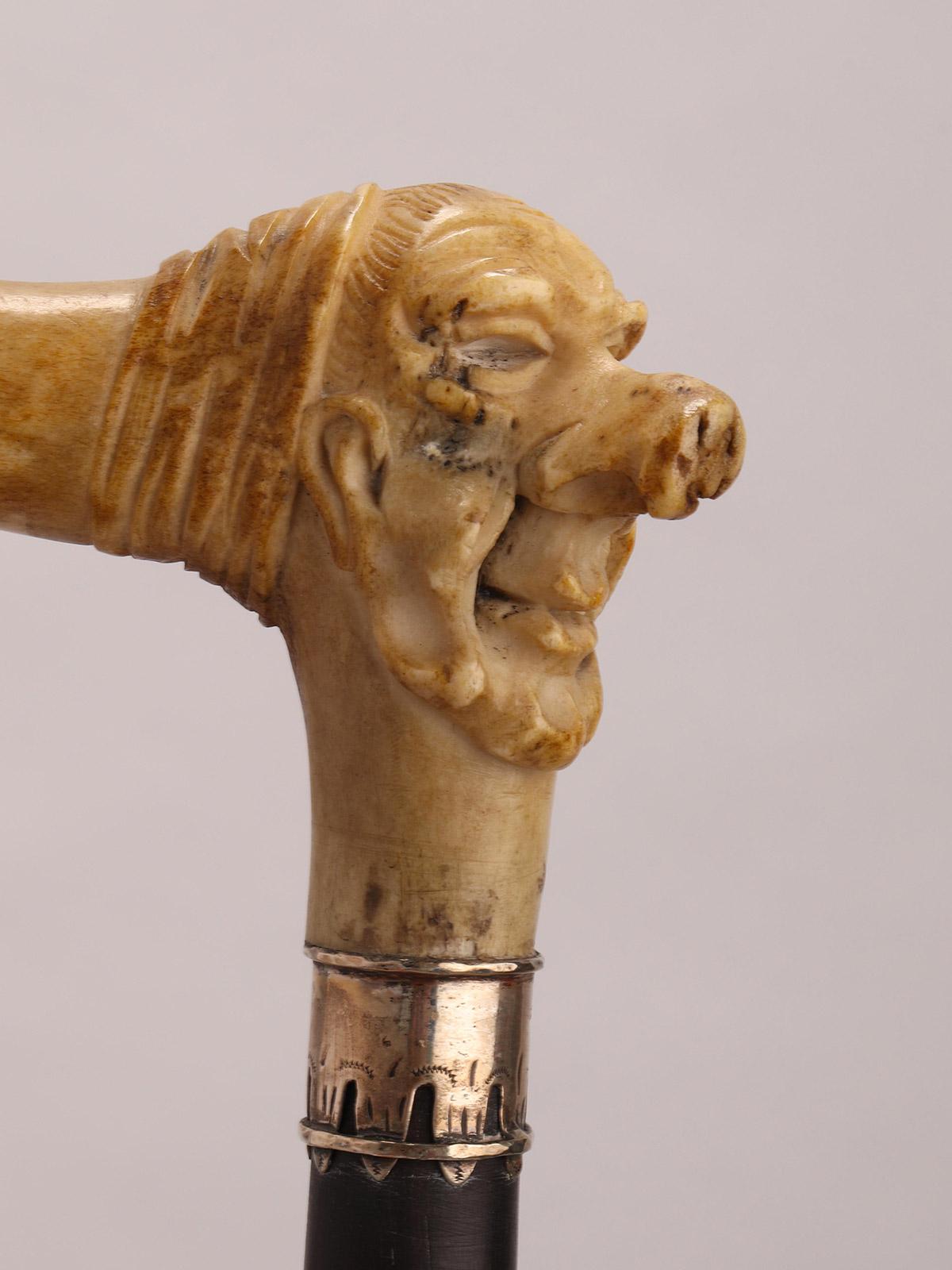 Bastone da passeggio con pomello in corno di cervo raffigurante il volto di un uomo, Francia 1880. in vendita 1