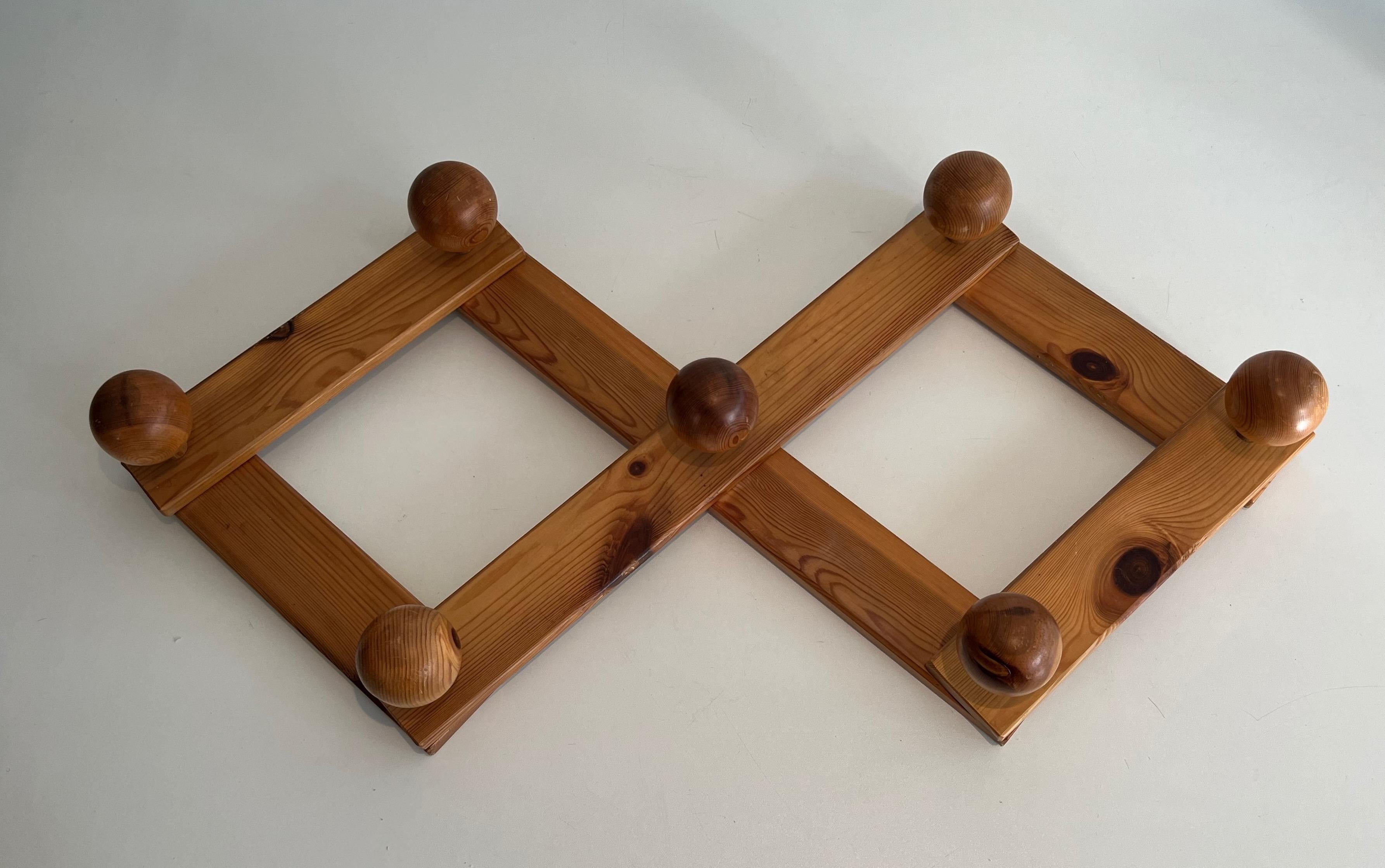 Wall accordion coat hanger in pine. French work in the style of CharlottePerrand For Sale 3