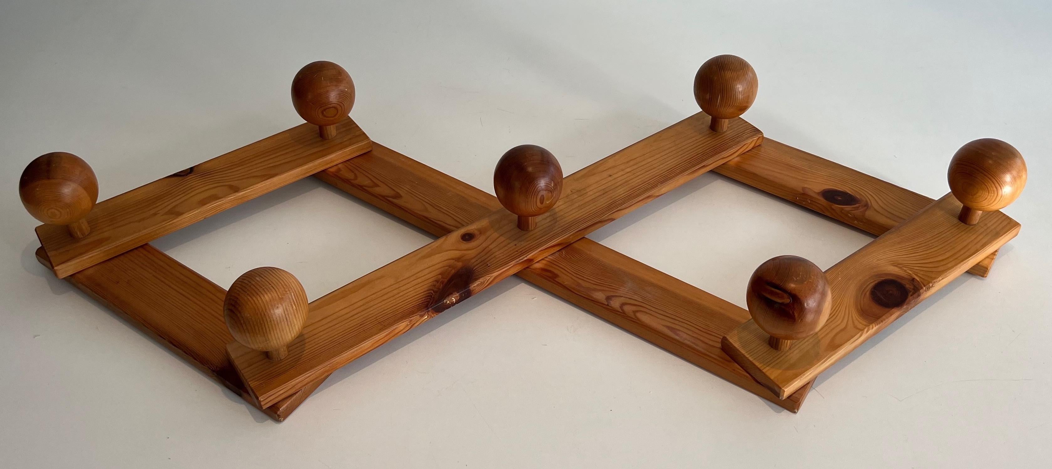 Wall accordion coat hanger in pine. French work in the style of CharlottePerrand For Sale 6
