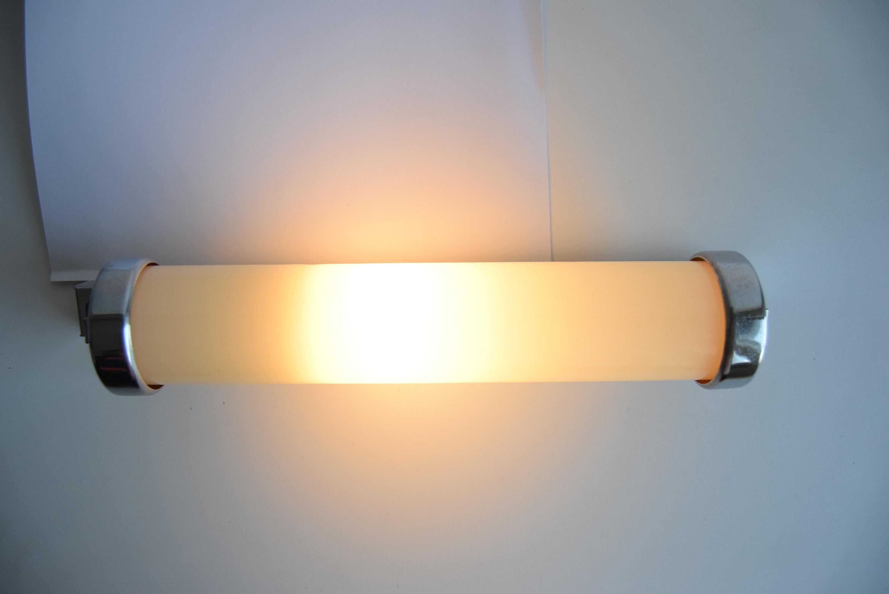Lámpara de pared Bauhaus o Funcionalista Cromada, años 30 en Bueno estado para la venta en Praha, CZ