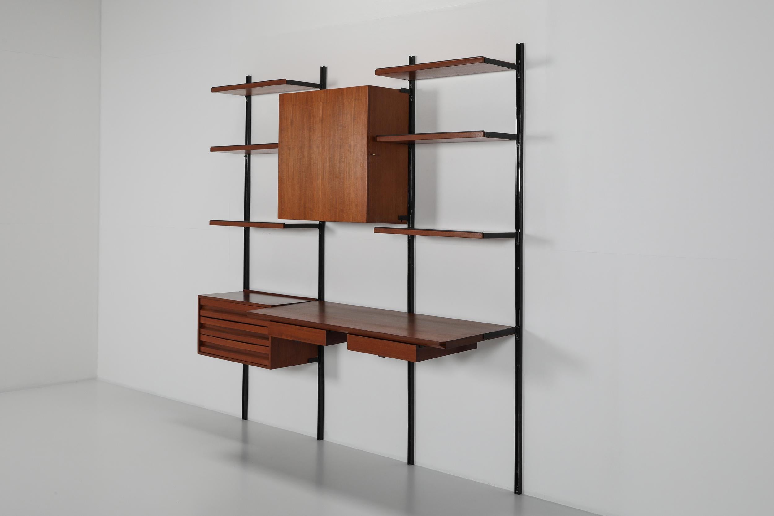Wall Bookcase E22 by Osvaldo Borsani for Tecno, 1960s For Sale 2