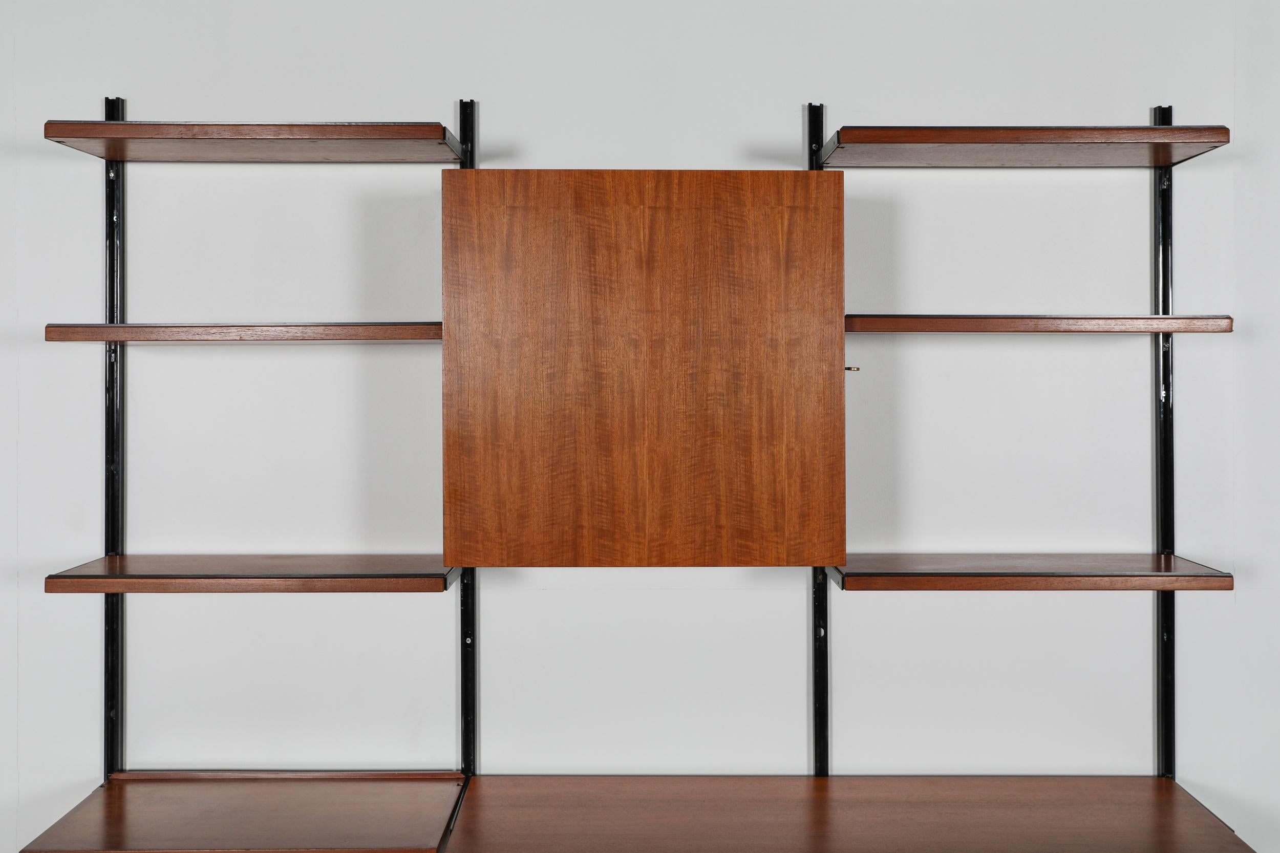 Mid-20th Century Wall Bookcase E22 by Osvaldo Borsani for Tecno, 1960s For Sale