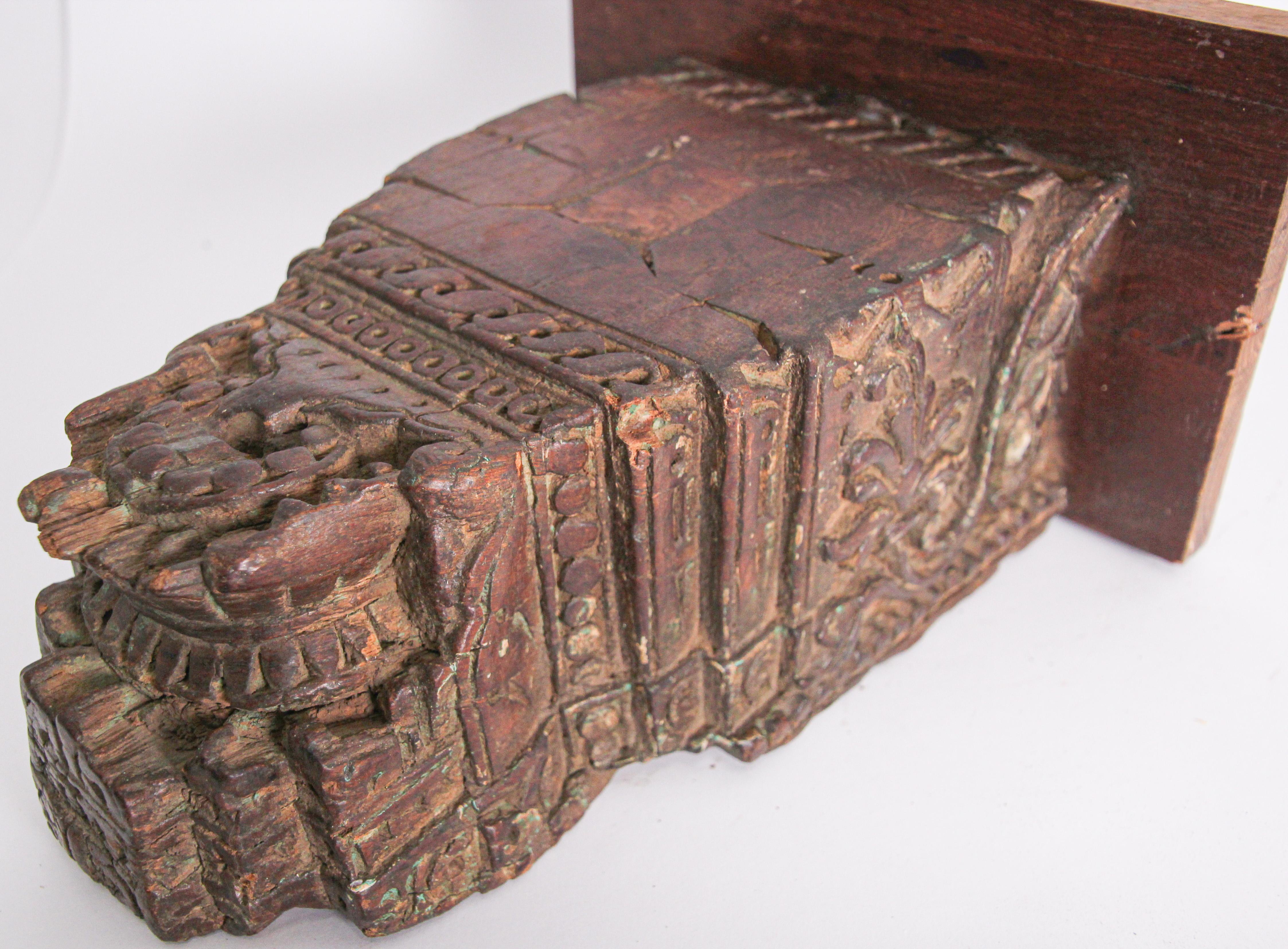 Wall Bracket Architectural Carved Wood Fragment from India For Sale 5
