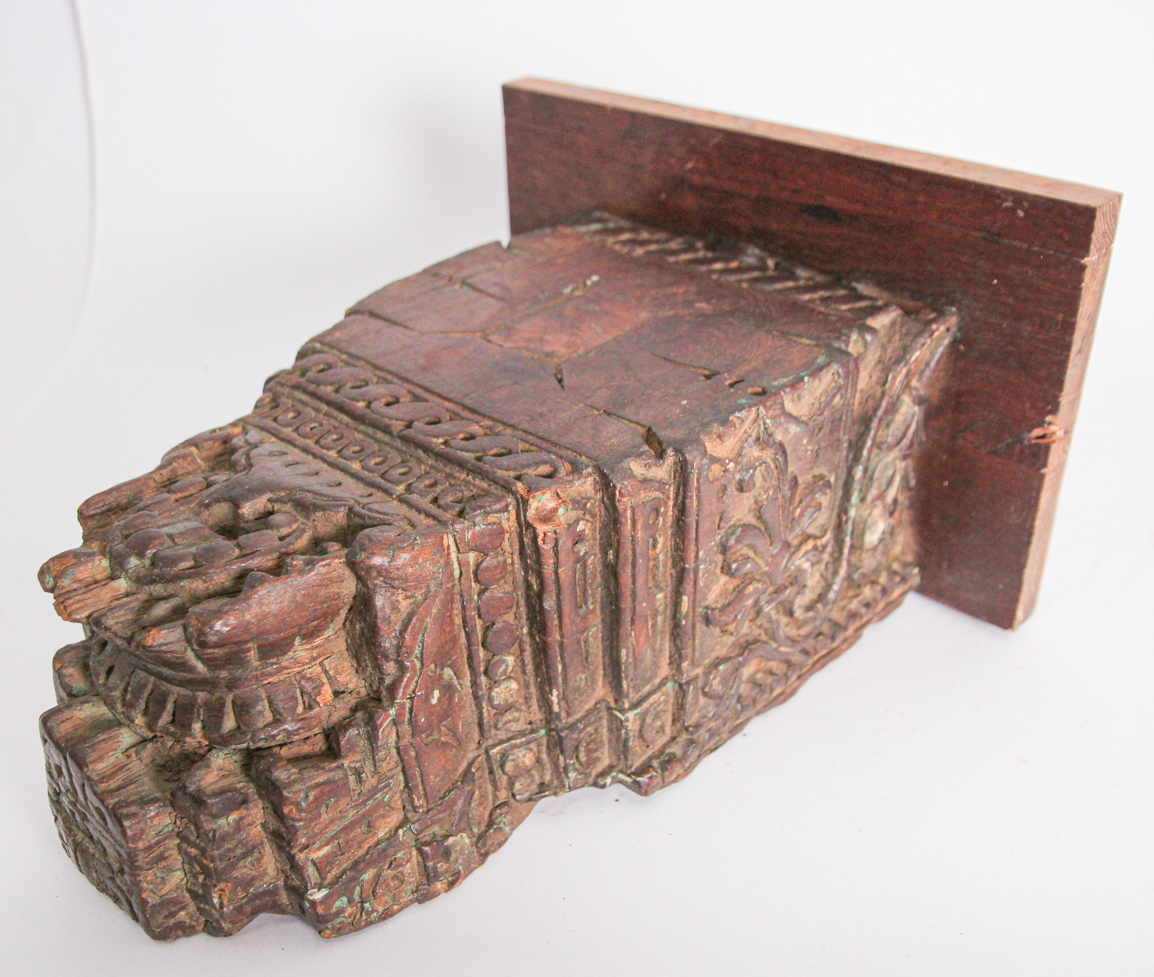 Wall Bracket Architectural Carved Wood Fragment from India For Sale 6