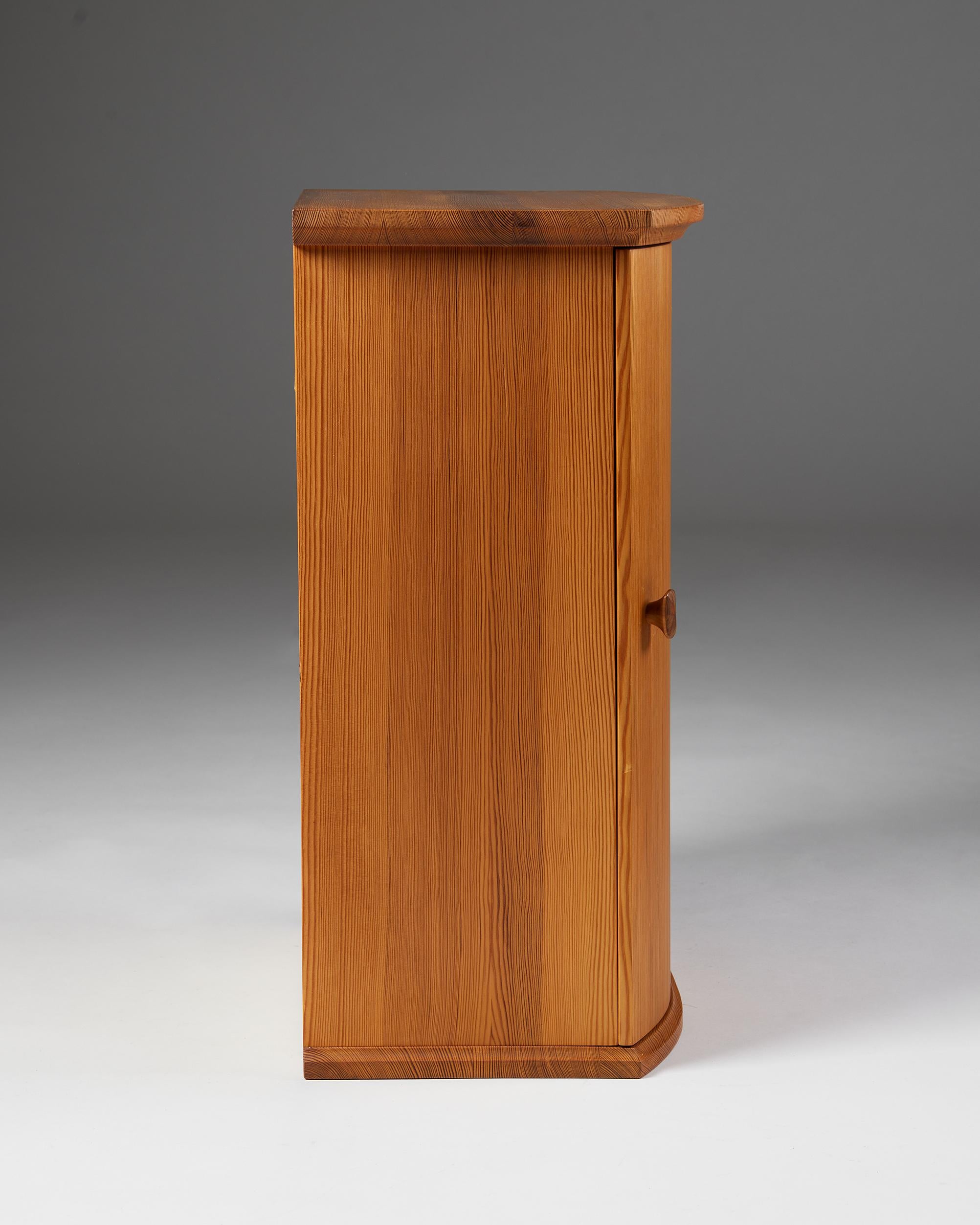 Wall Cabinet, Anonymous, Sweden, 1960s, Pine In Good Condition For Sale In Stockholm, SE