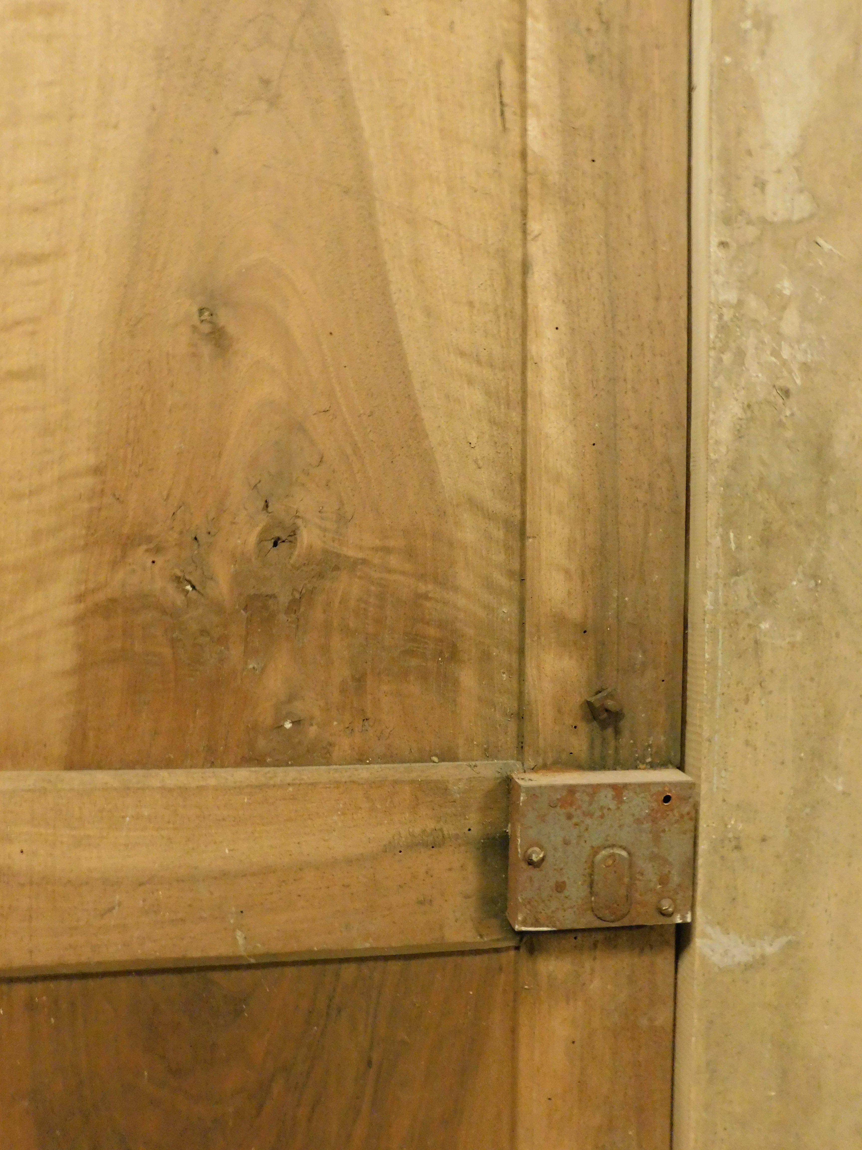 Armario de pared, placard de madera pintada, armario, blanco con flores azules, Italia Álamo en venta