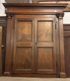 Wall cabinet, placard, in walnut with two doors, Italy