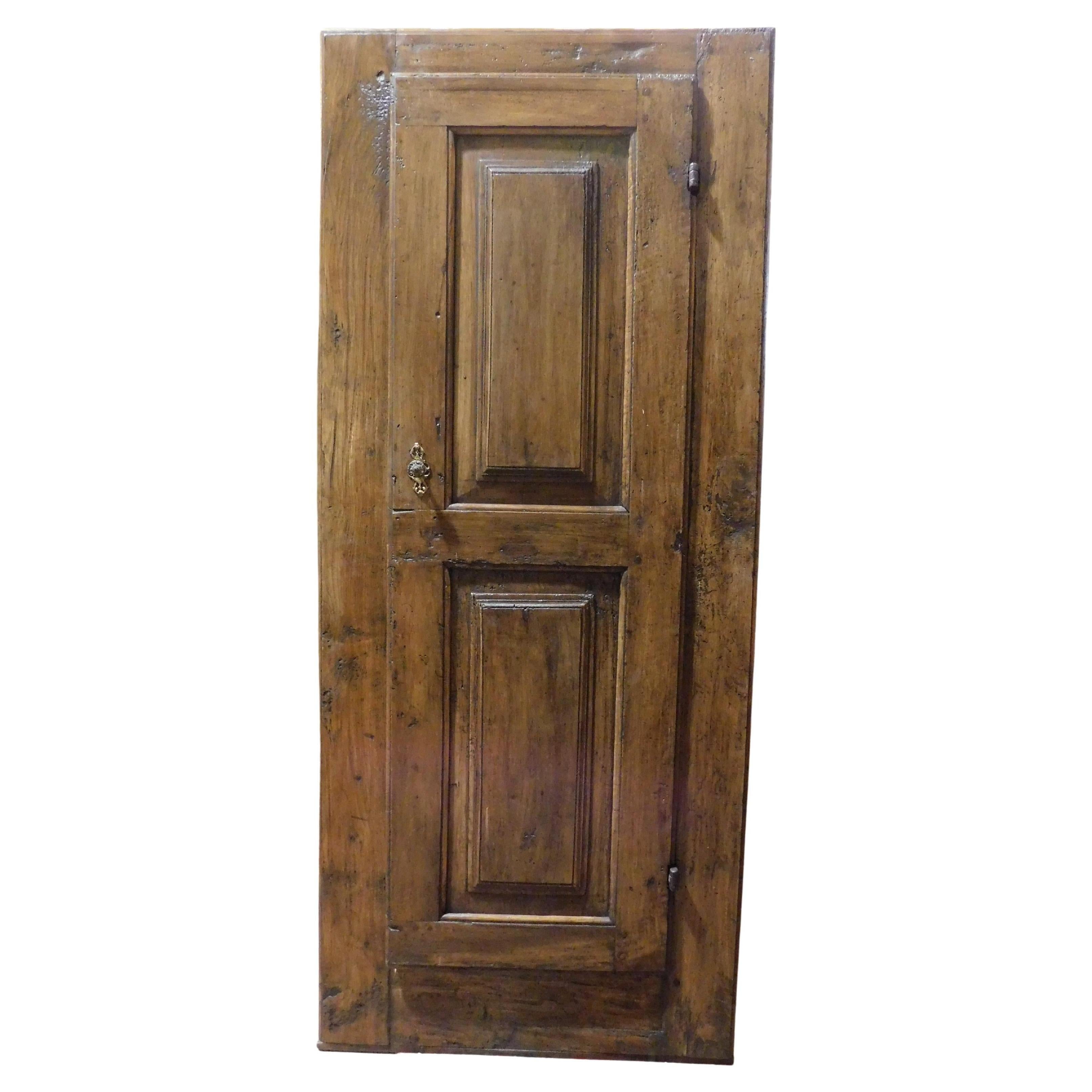 wall cabinet, single-door placard carved in walnut, Italy