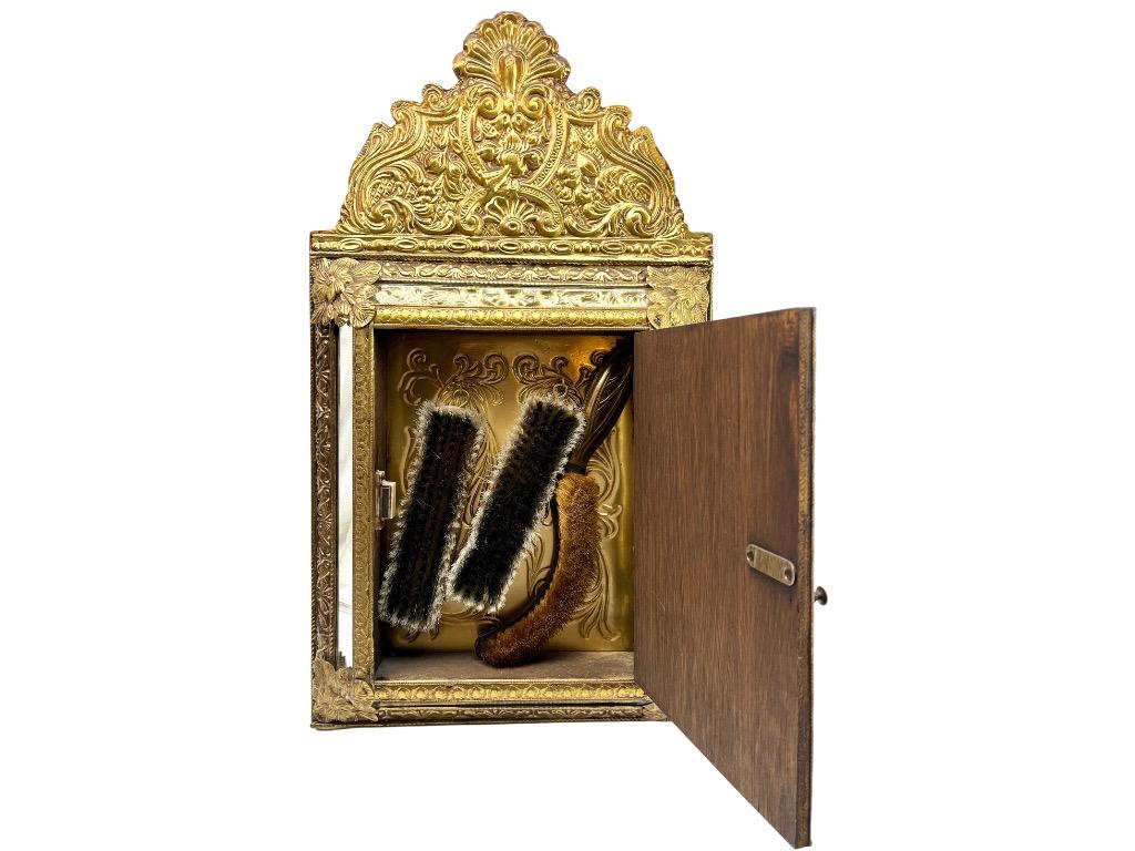 Wall Cabinet with Mirror and Repousese Brass finishing Useful as key cabinet In Good Condition For Sale In Verviers, BE