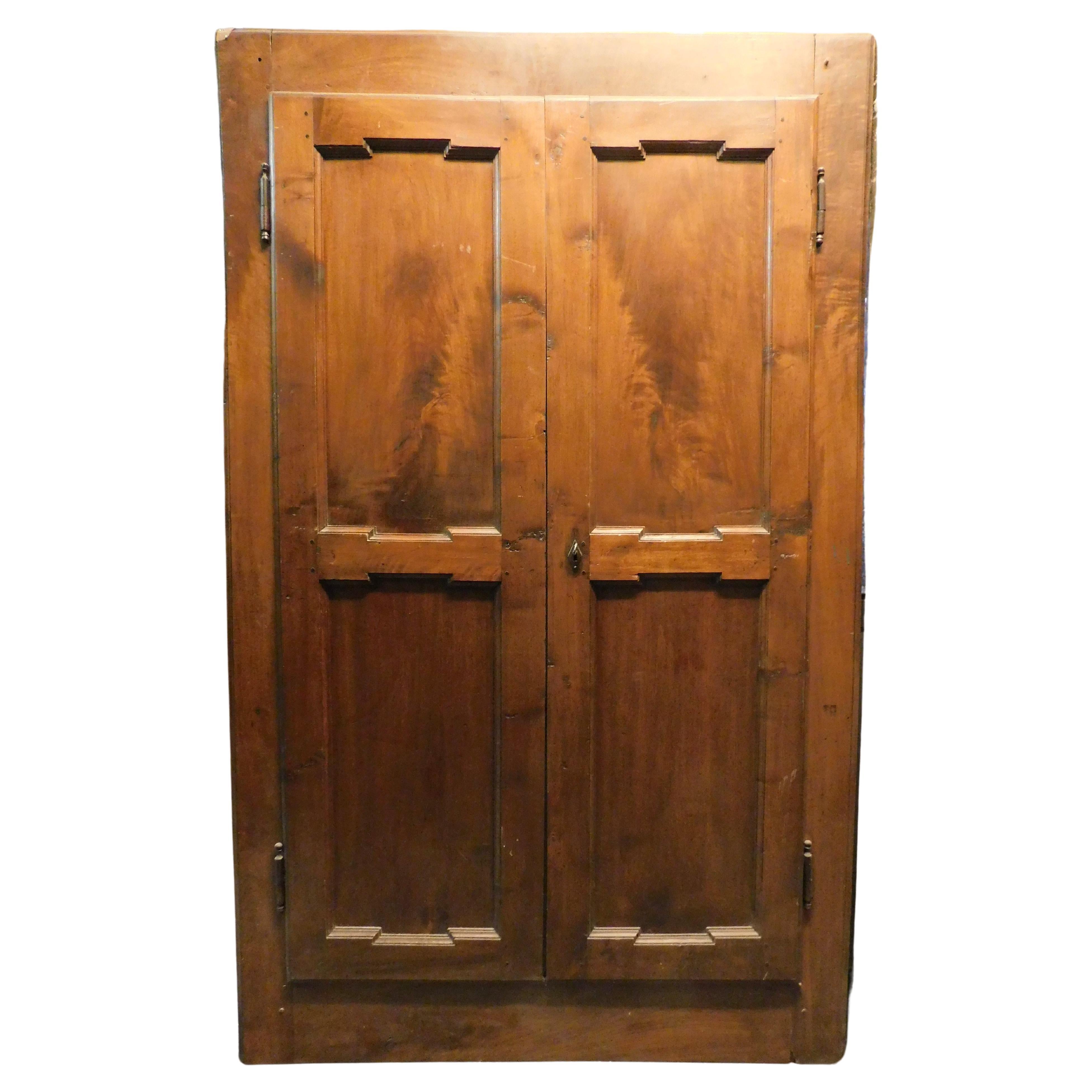 Wall cabinet with two doors in walnut, placard, Italy For Sale