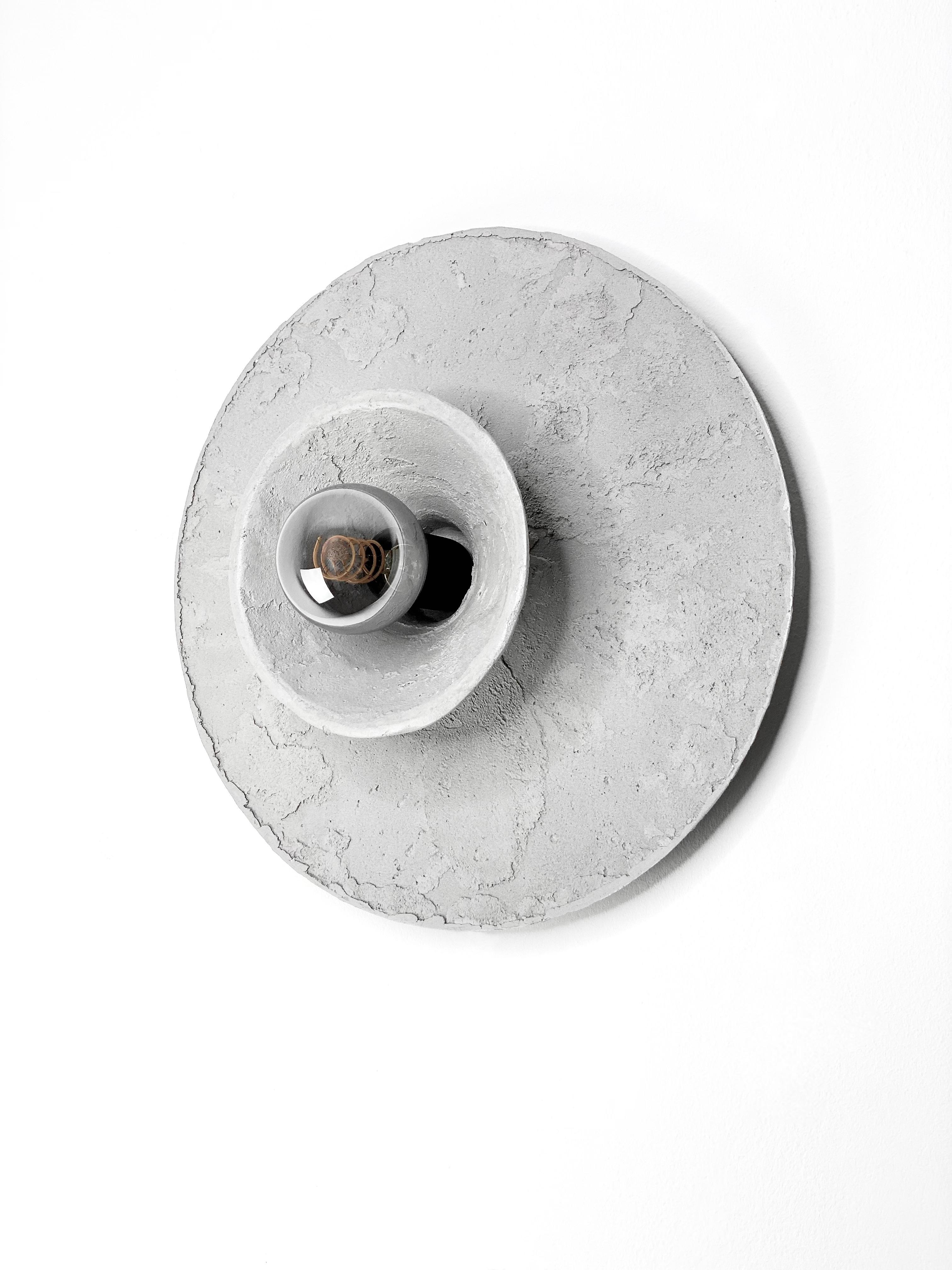 Lampada da soffitto a parete in gres concreta e contemporanea, design minimalista LE Roi in vendita 4