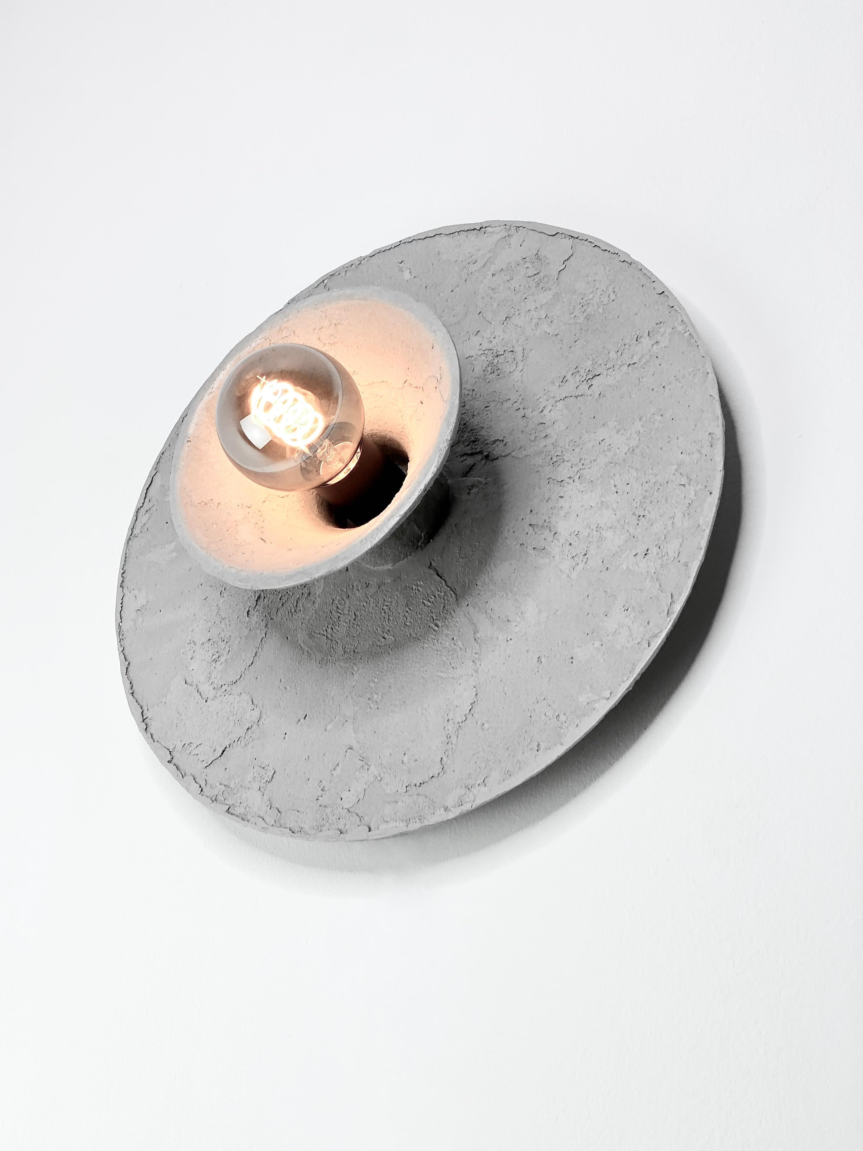 Lampada da soffitto a parete in gres concreta e contemporanea, design minimalista LE Roi in vendita 5