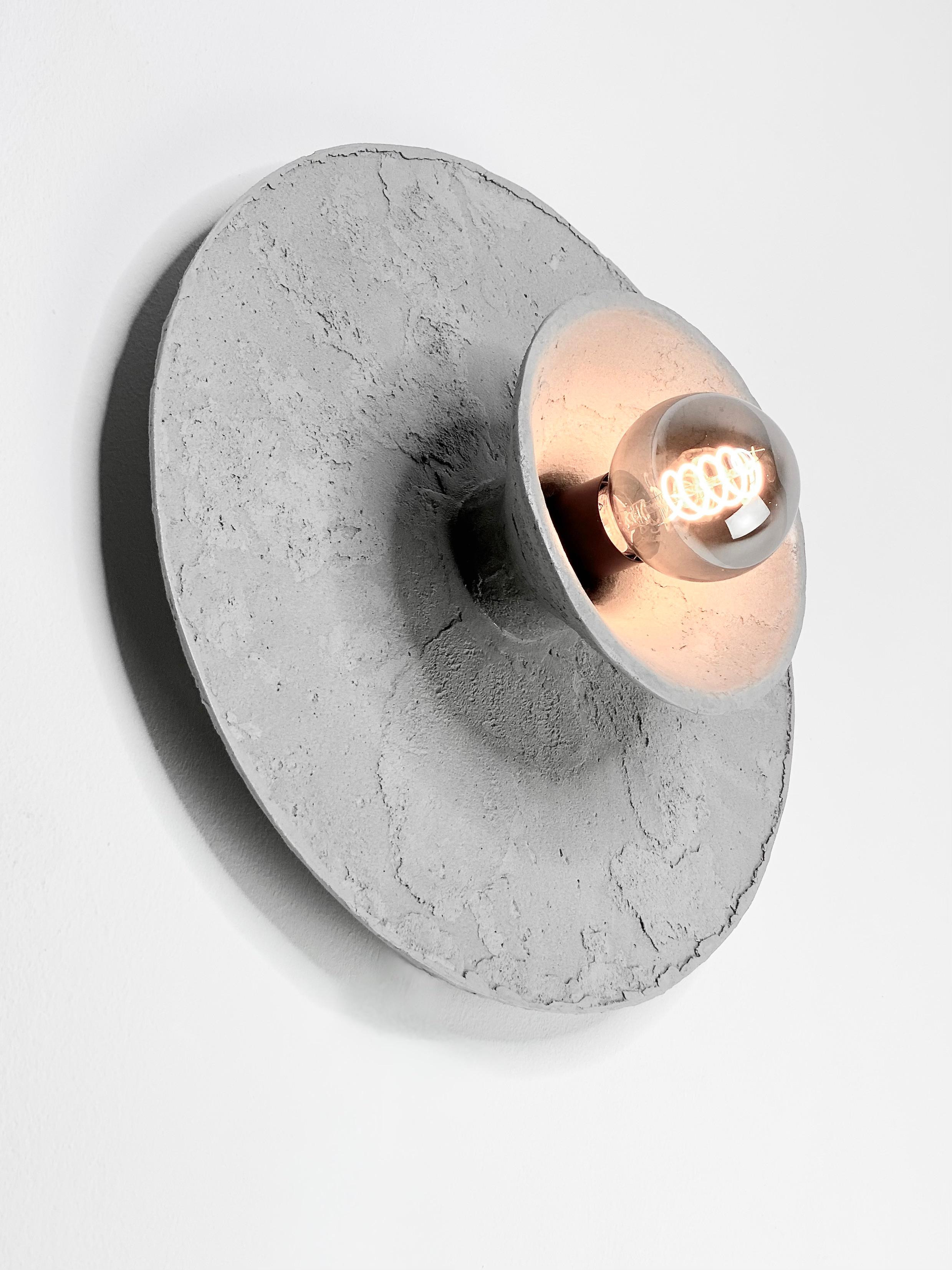 Lampada da soffitto a parete in gres concreta e contemporanea, design minimalista LE Roi in vendita 6