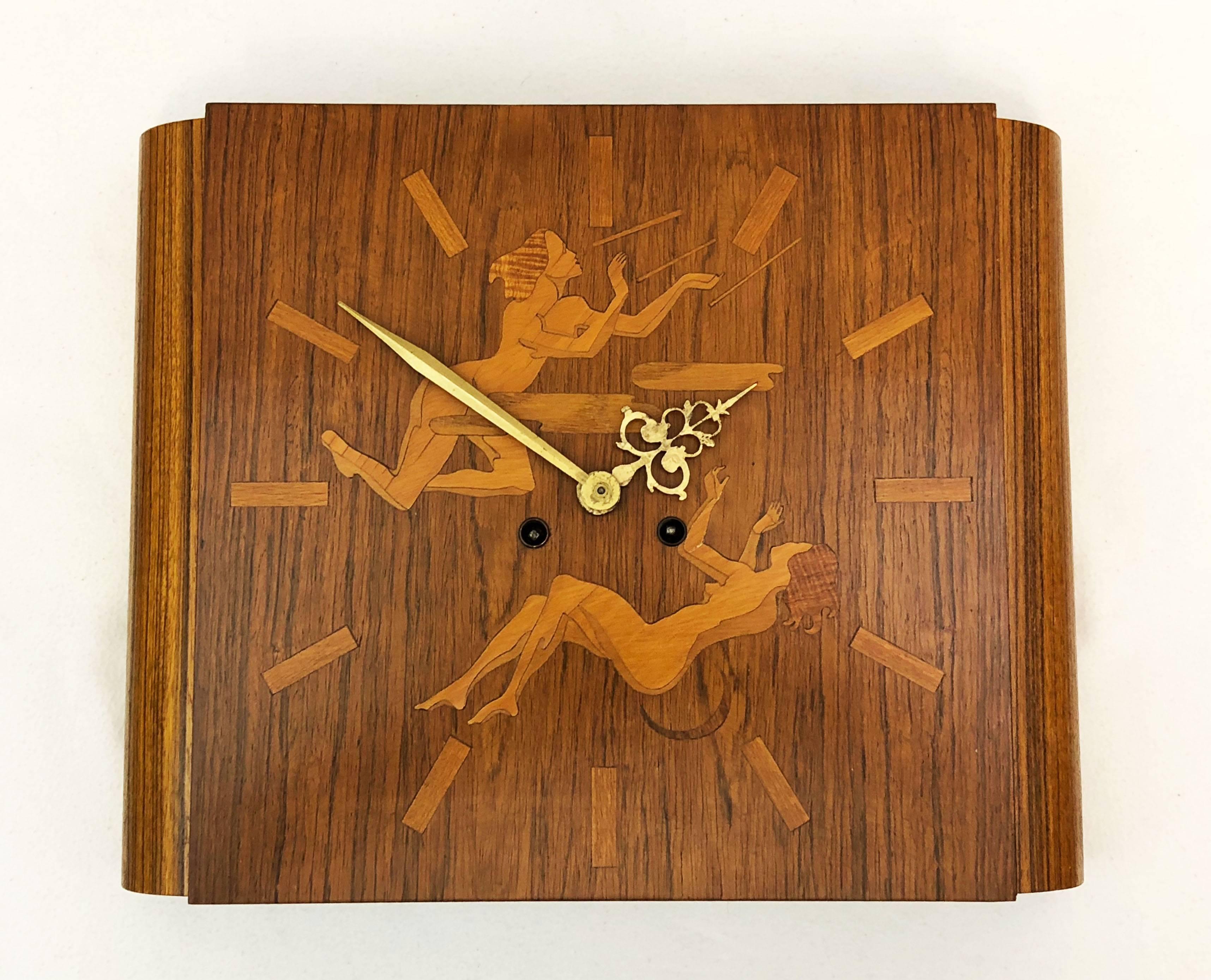 Horloge murale attribuée à Mjolby Intarsia de la fin des années 1930 en vente 5