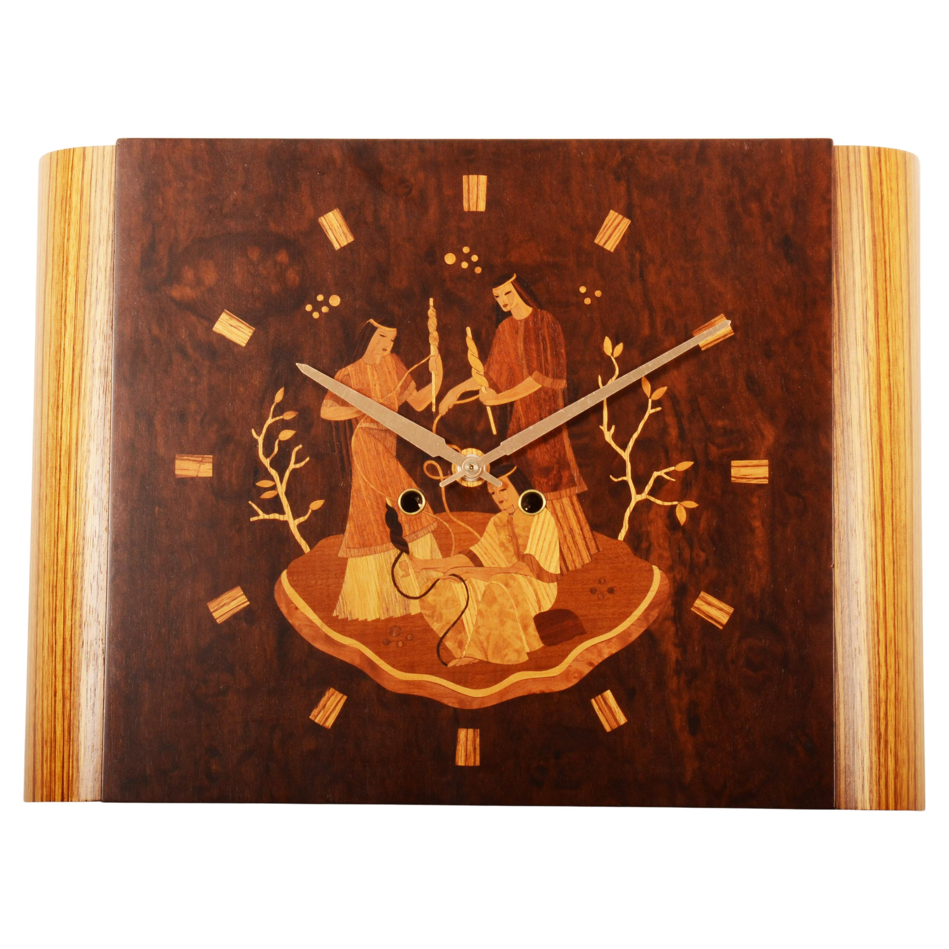 Horloge murale Mjolby Intarsia de la fin des années 1930 en vente