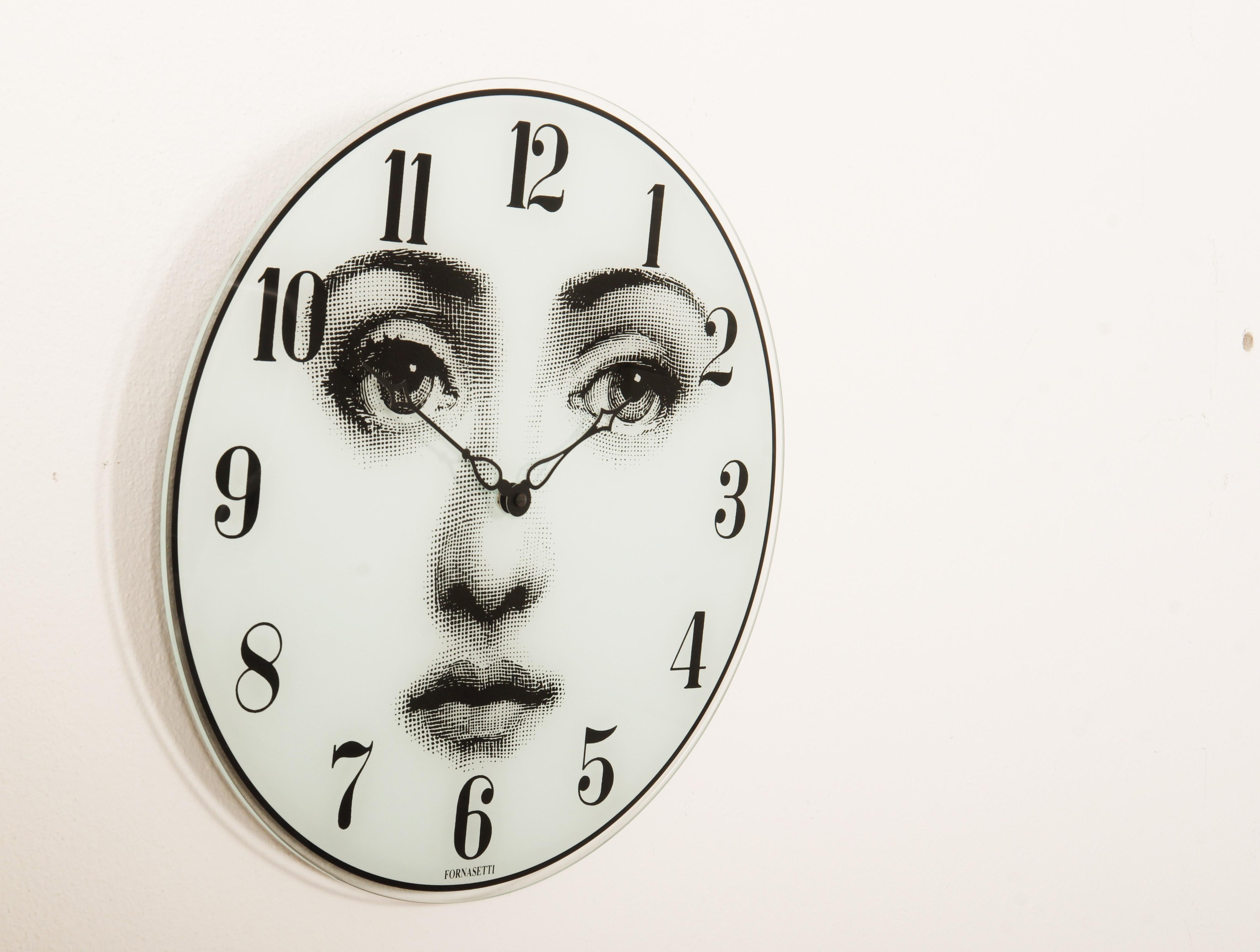 Postmoderne Horloge murale de Piero Fornasetti en vente