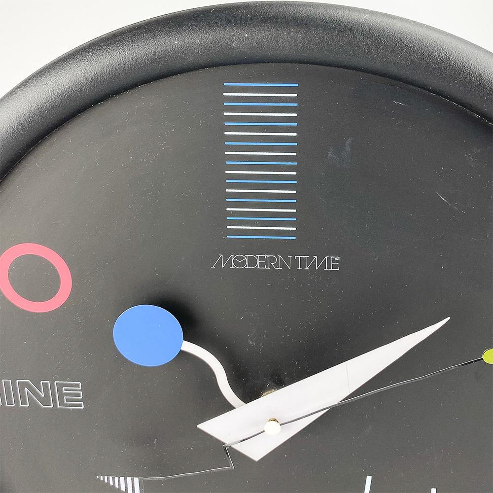 Wall clock designed by Nicolai Canetti in the 1980s for Canetti.

Plastic and metal needles. 

Dimensions: 33 cm in diameter.