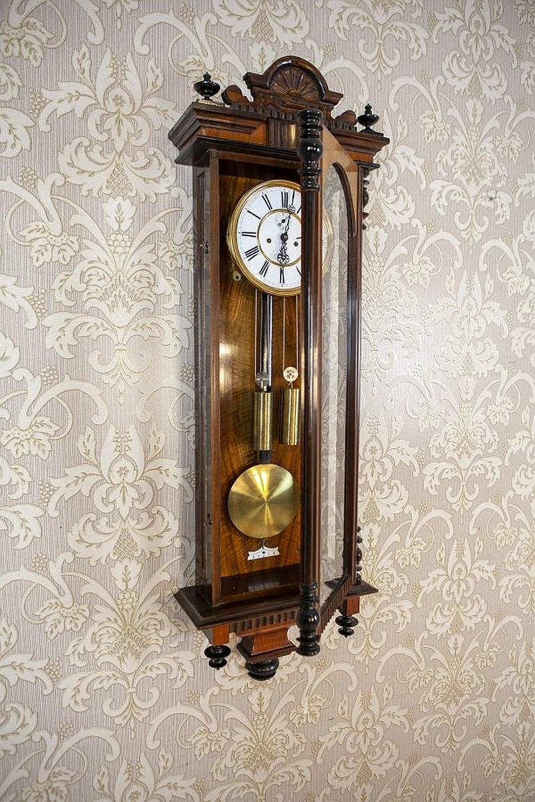 Wall Clock from the Late 19th Century in Walnut Case In Good Condition In Opole, PL