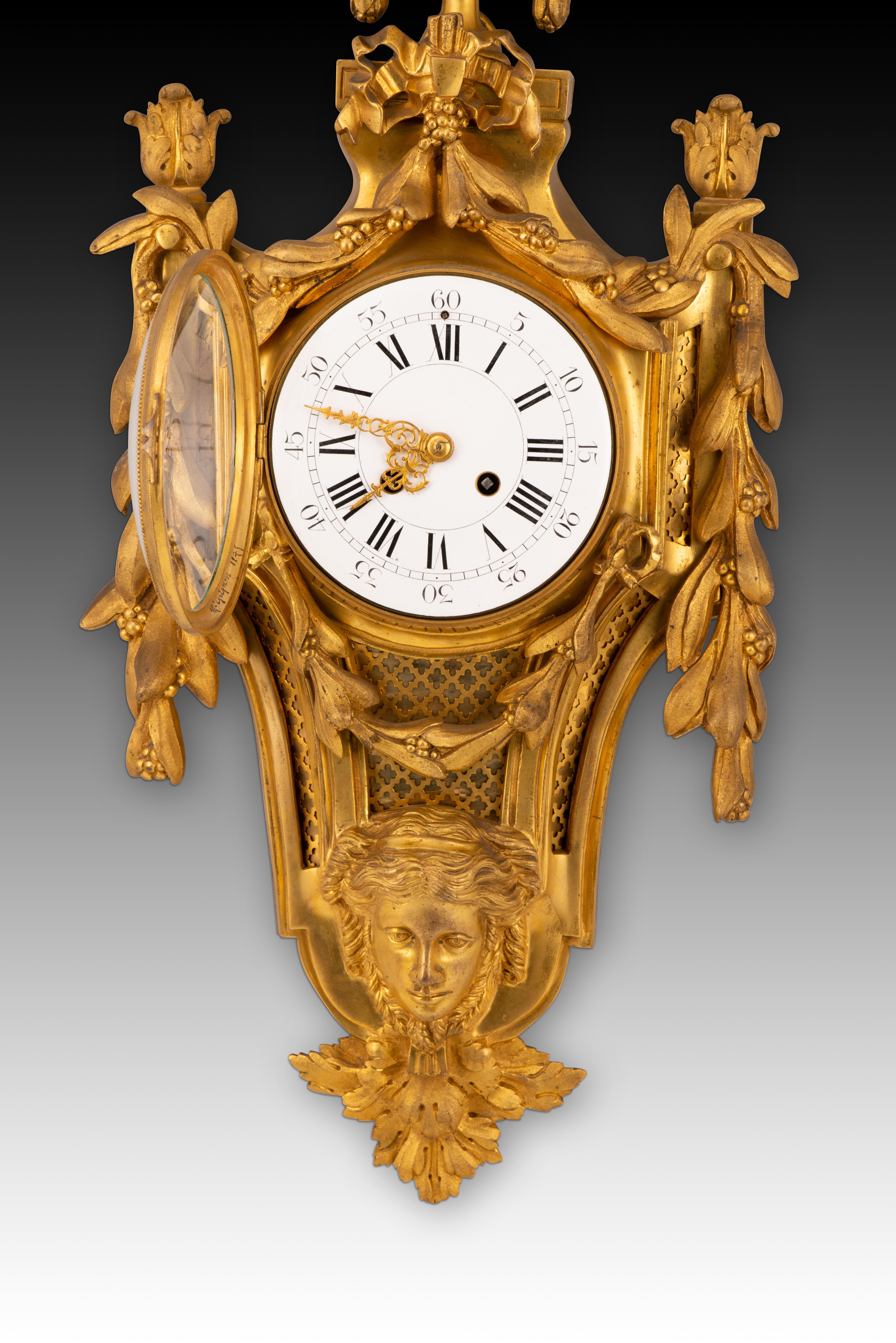 Neoclassical Revival Wall clock. Gilt bronze. France, 19th century. For Sale