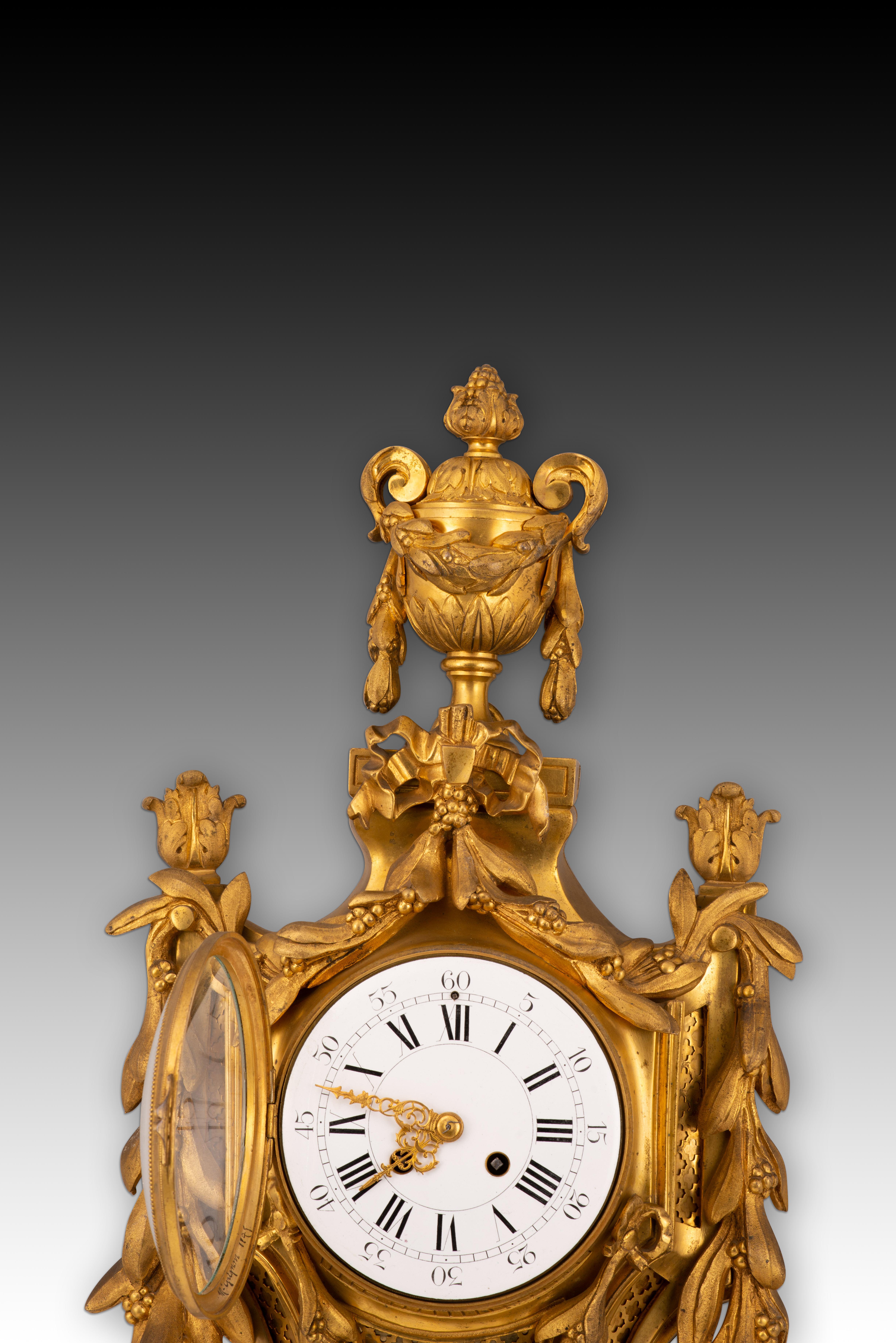 French Wall clock. Gilt bronze. France, 19th century. For Sale