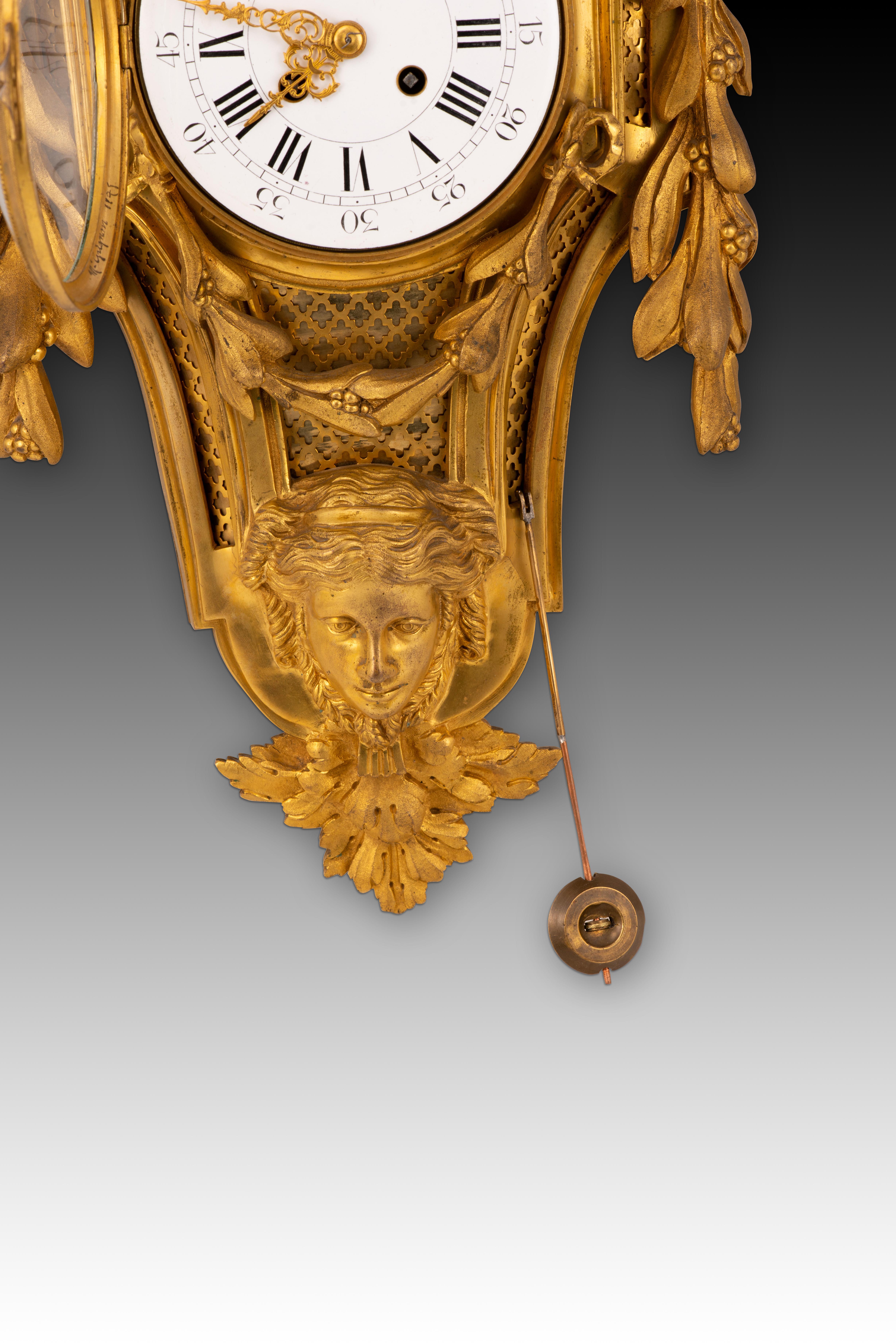 Wall clock. Gilt bronze. France, 19th century. In Good Condition For Sale In Madrid, ES