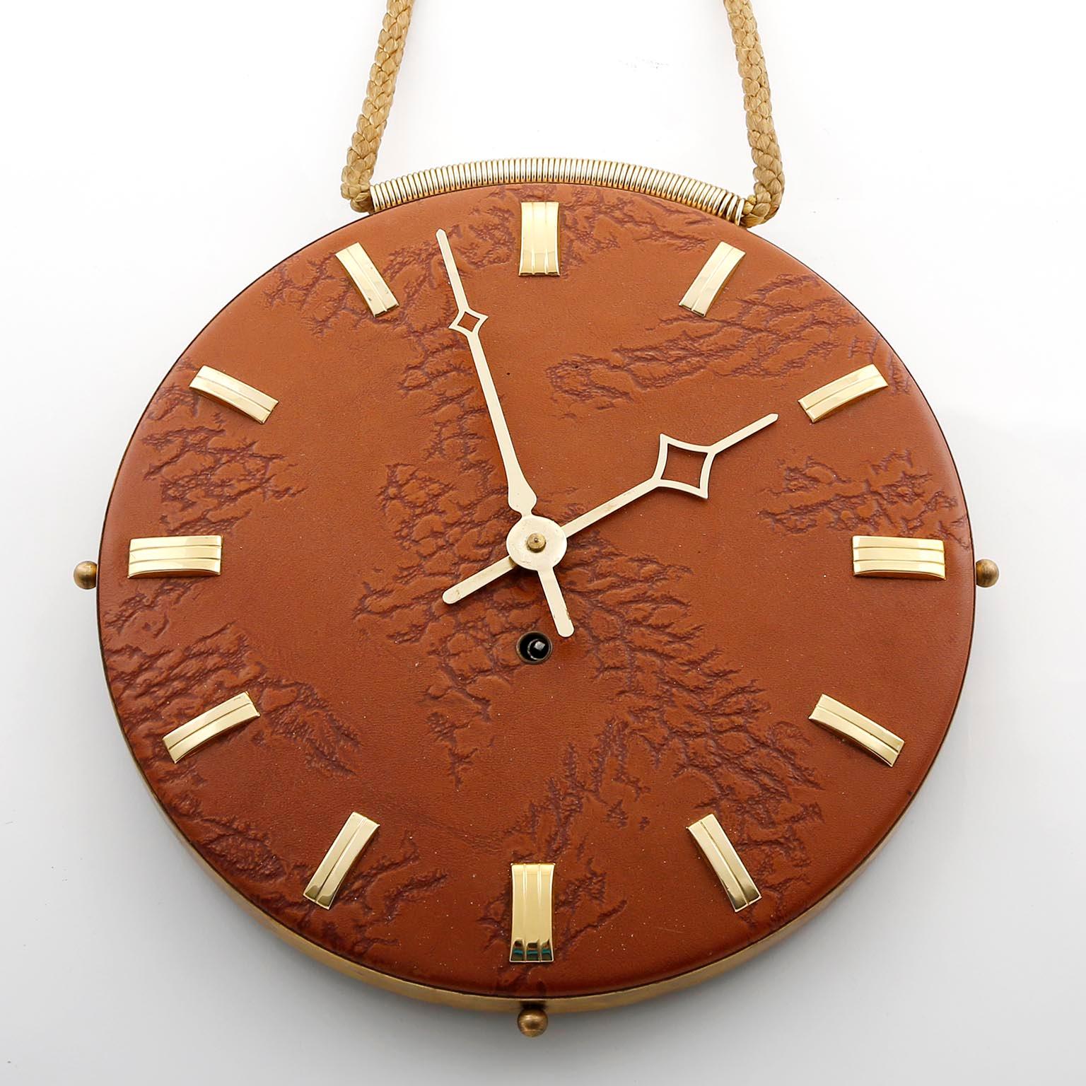 Mid-Century Modern Horloge murale en cuir et laiton, 1960 en vente