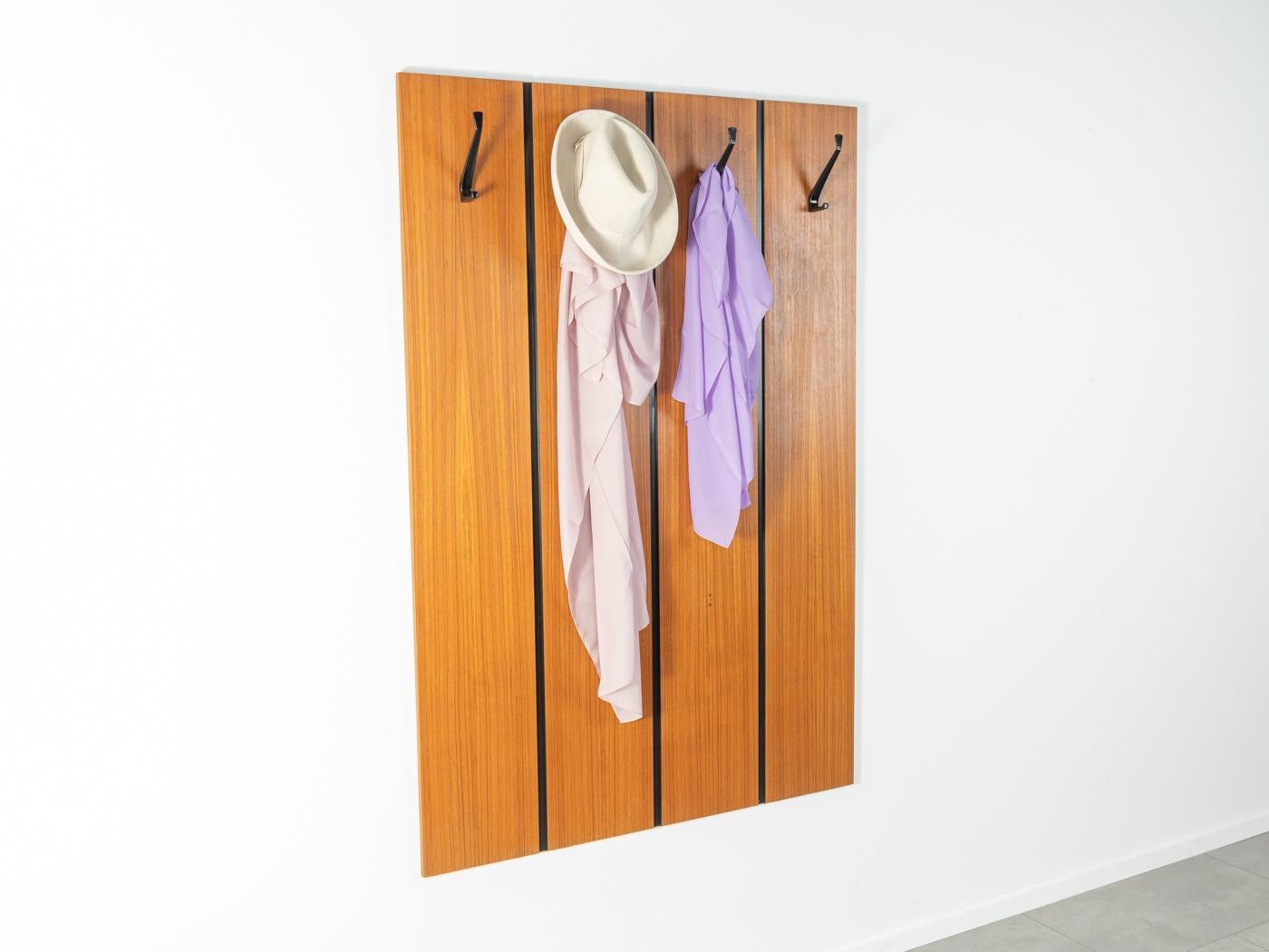 Rare wall coat rack from the 1960s veneered in teak with four hooks.

Quality Features:
 very good workmanship
 high-quality materials
 Made in Germany.