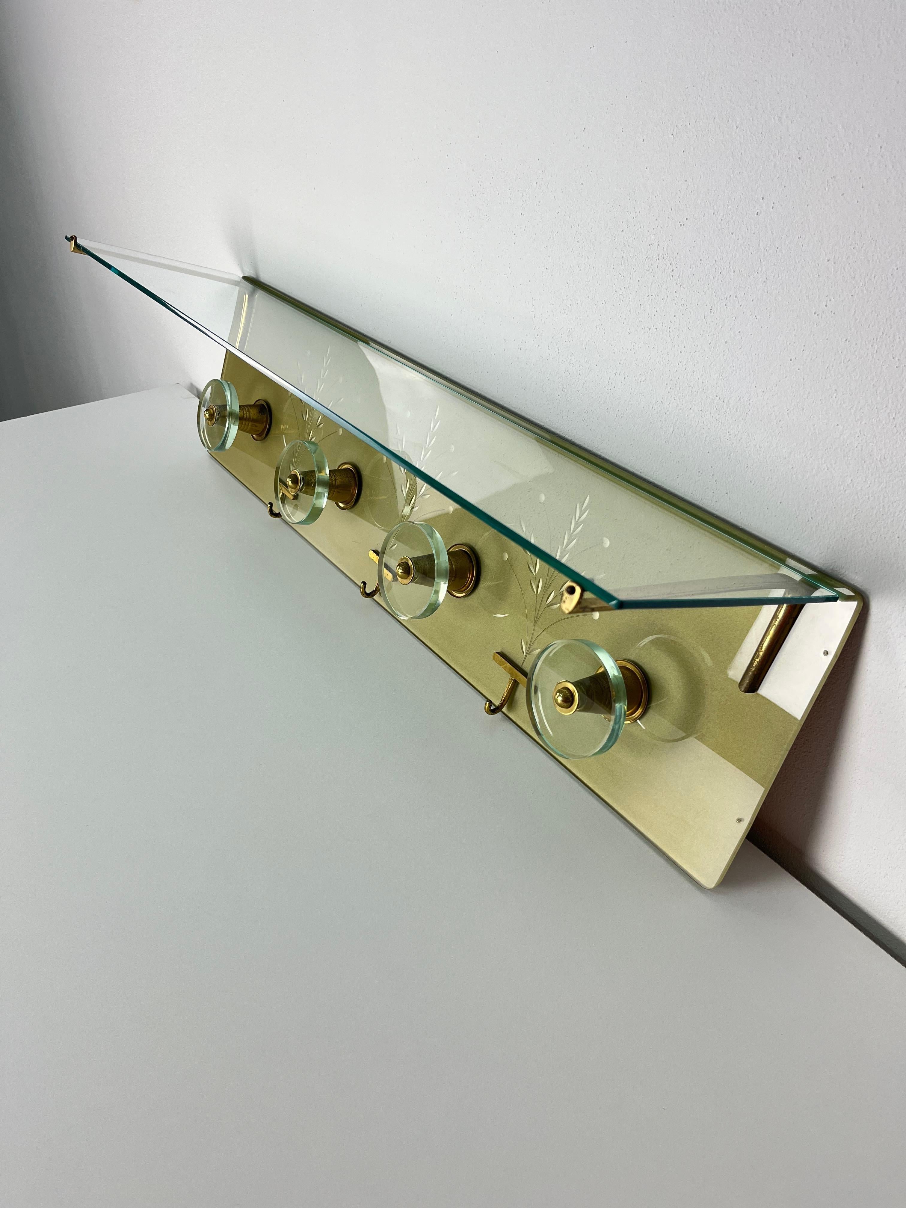 Appendiabiti da parete in vetro inciso e ottone in stile Fontana Arte, anni '50 in vendita 4