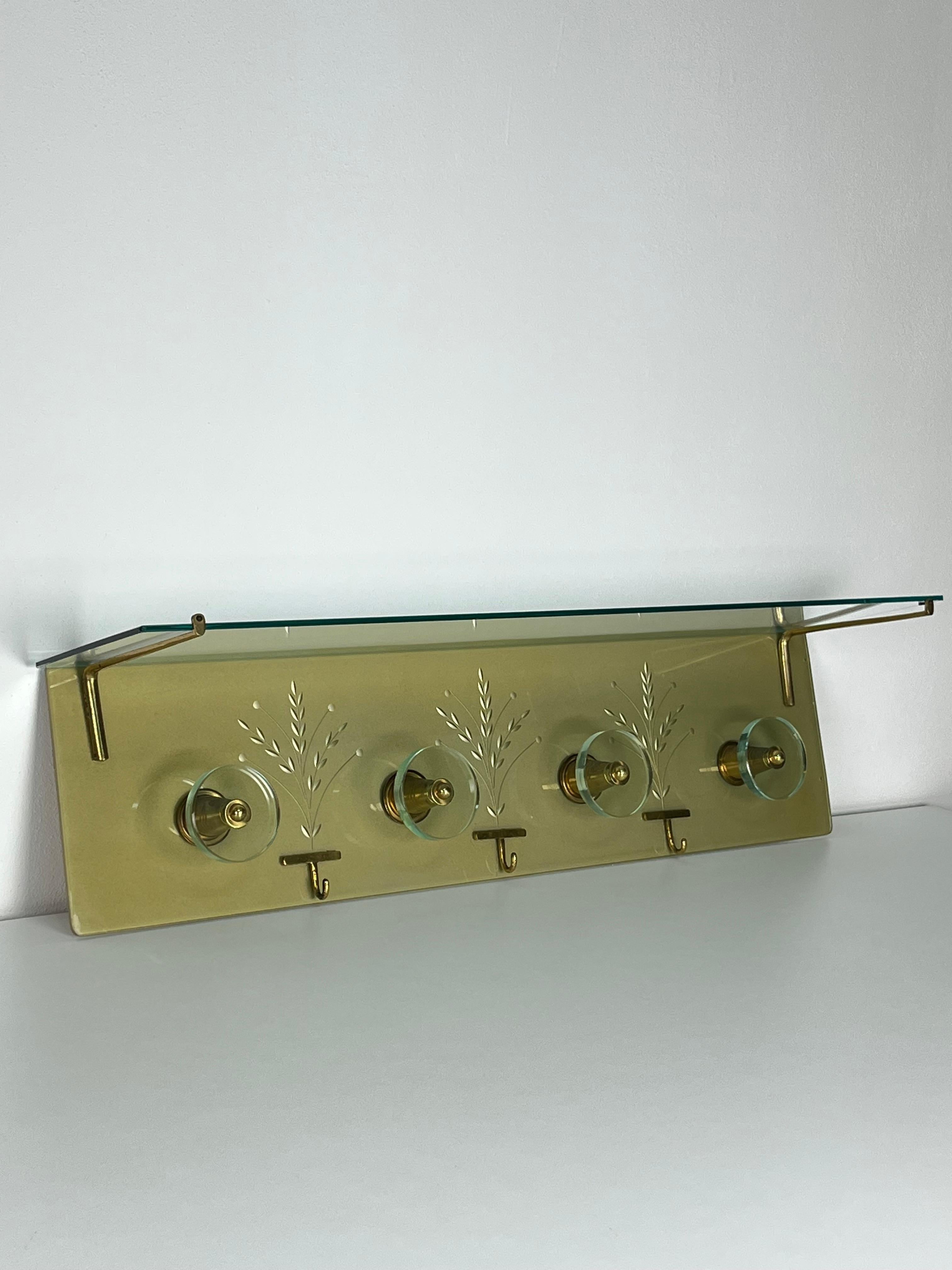 Appendiabiti da parete in vetro inciso e ottone in stile Fontana Arte, anni '50 in vendita 5