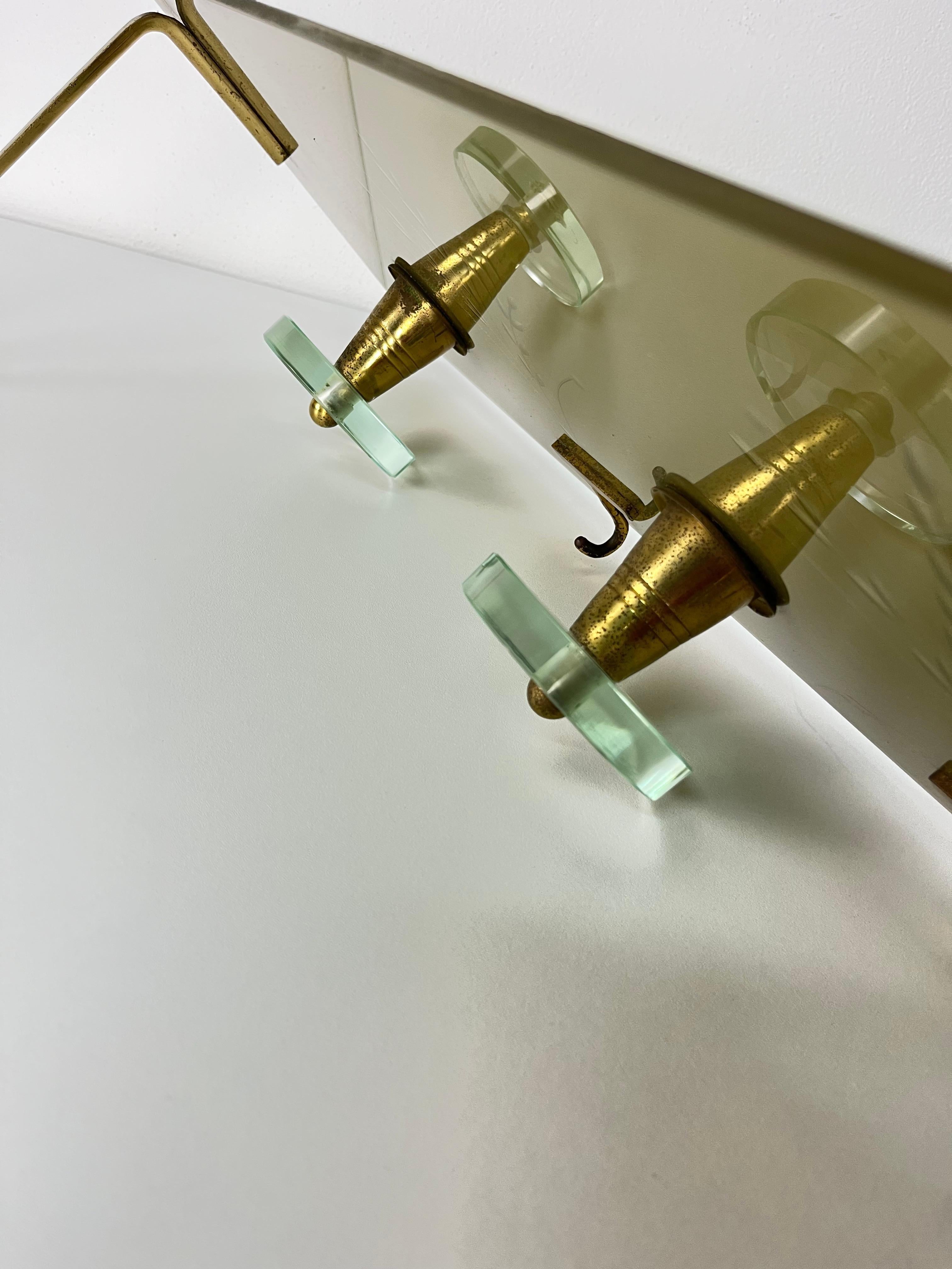 Appendiabiti da parete in vetro inciso e ottone in stile Fontana Arte, anni '50 in vendita 7