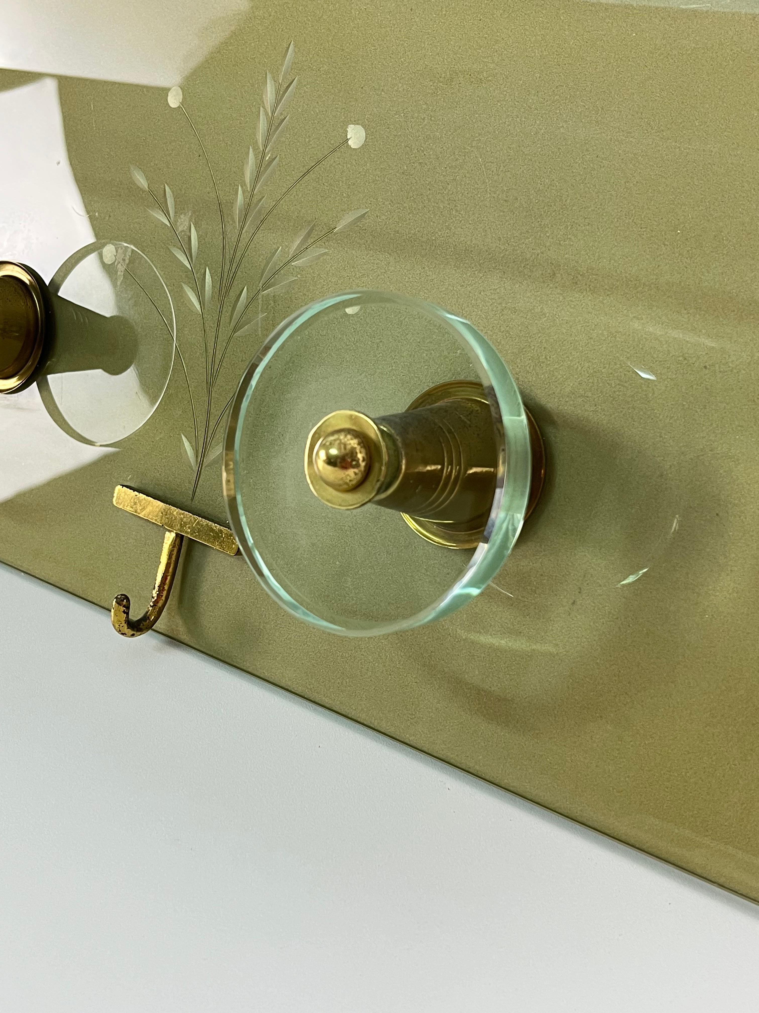 Ottone Appendiabiti da parete in vetro inciso e ottone in stile Fontana Arte, anni '50 in vendita