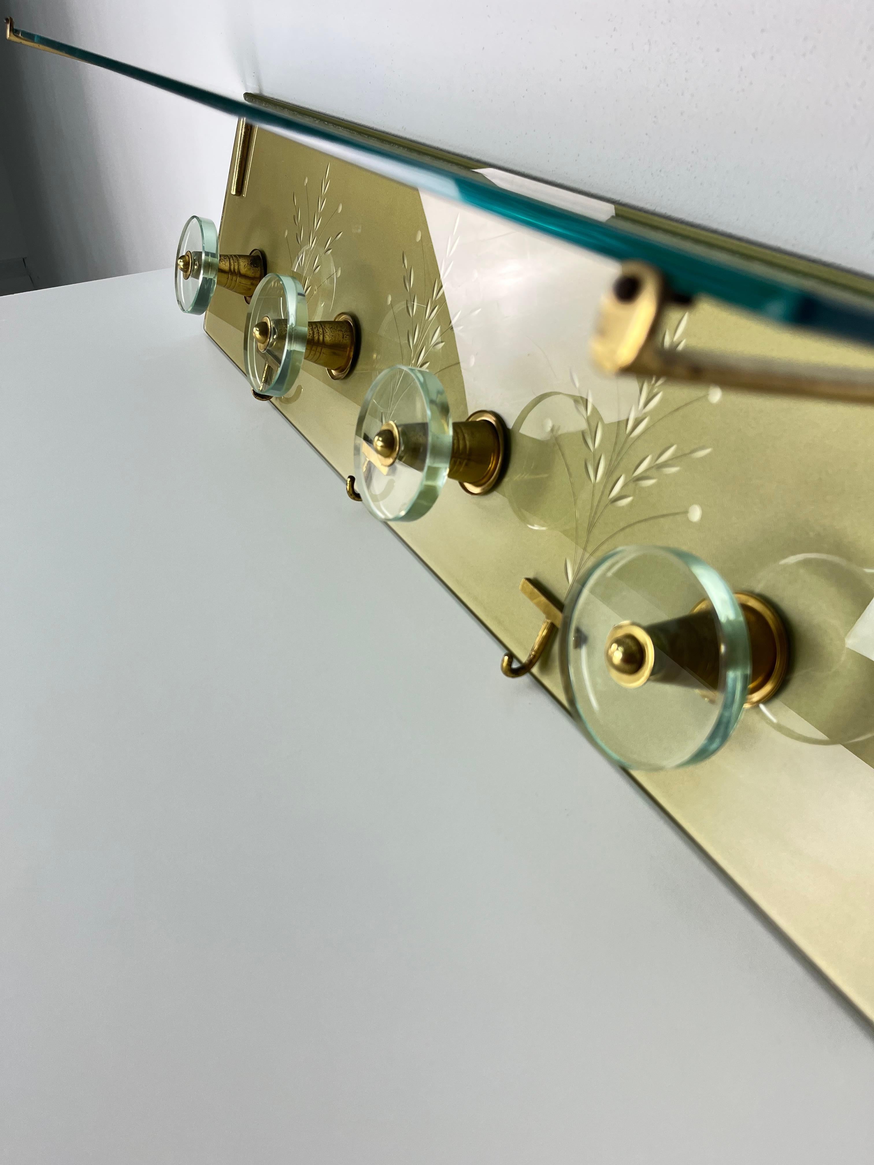Appendiabiti da parete in vetro inciso e ottone in stile Fontana Arte, anni '50 in vendita 2