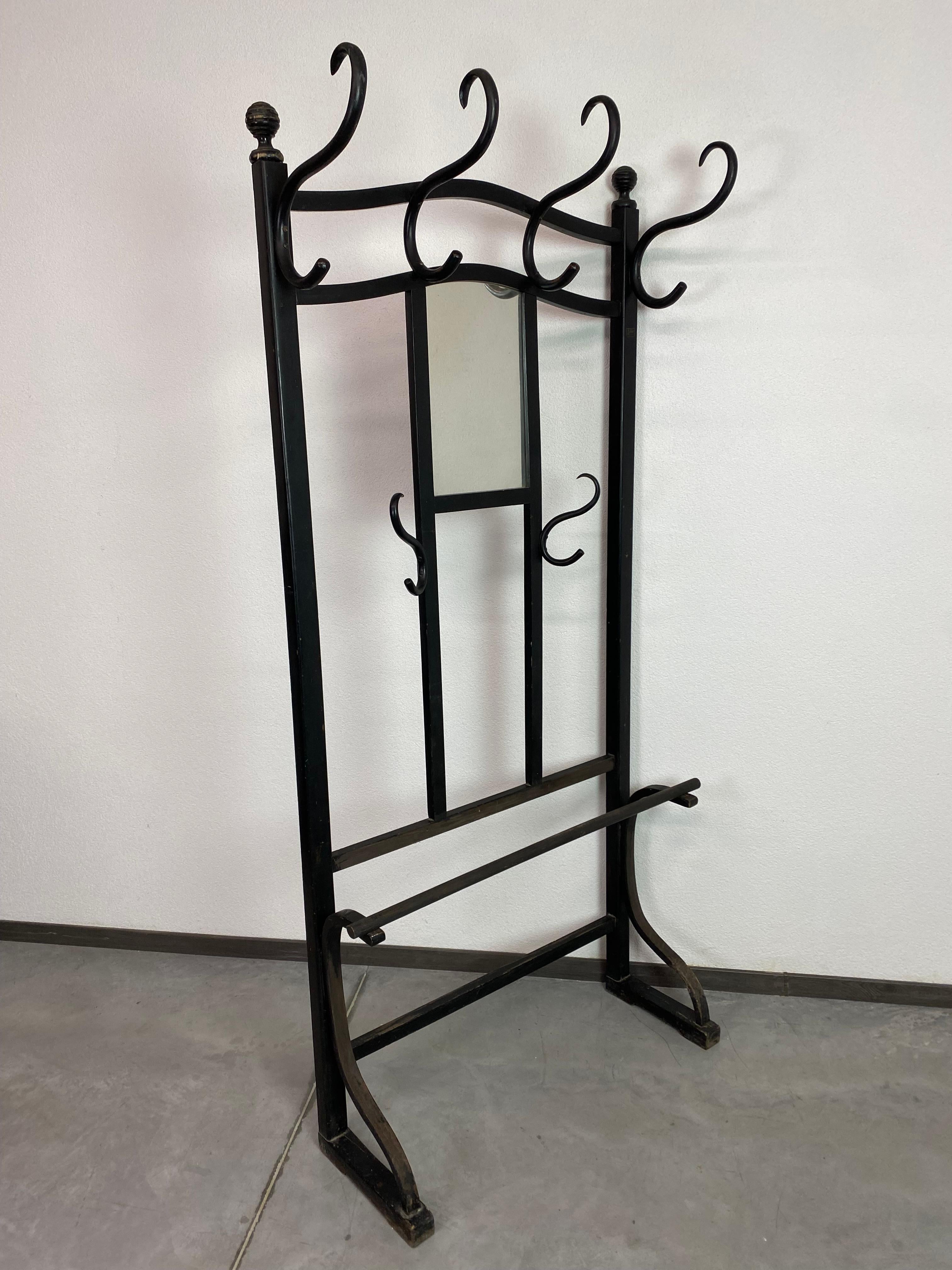 Wall coat rack no.905 by Thonet in original vintage condition.
