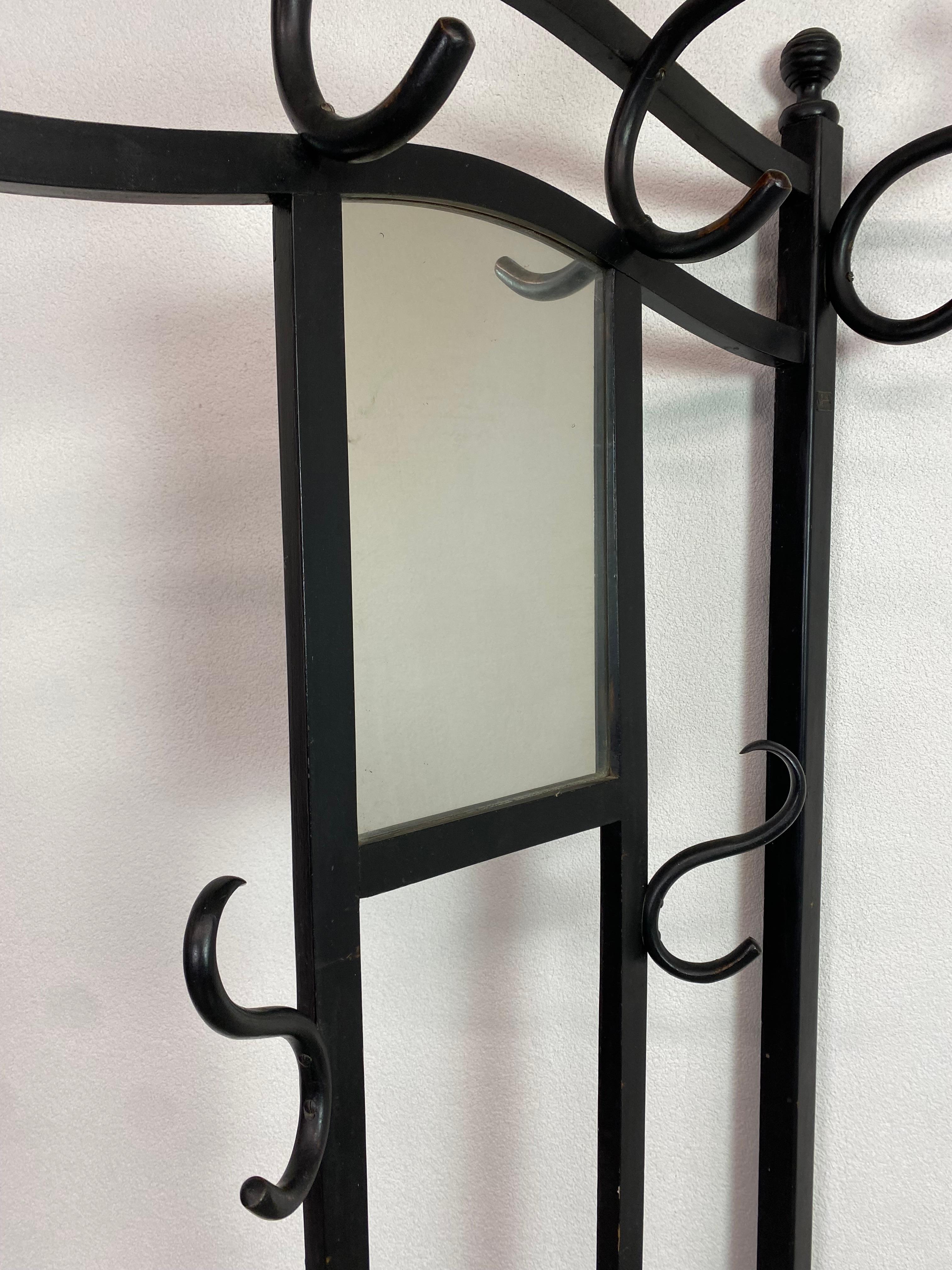Wall coat rack no.905 by Thonet In Good Condition For Sale In Banská Štiavnica, SK
