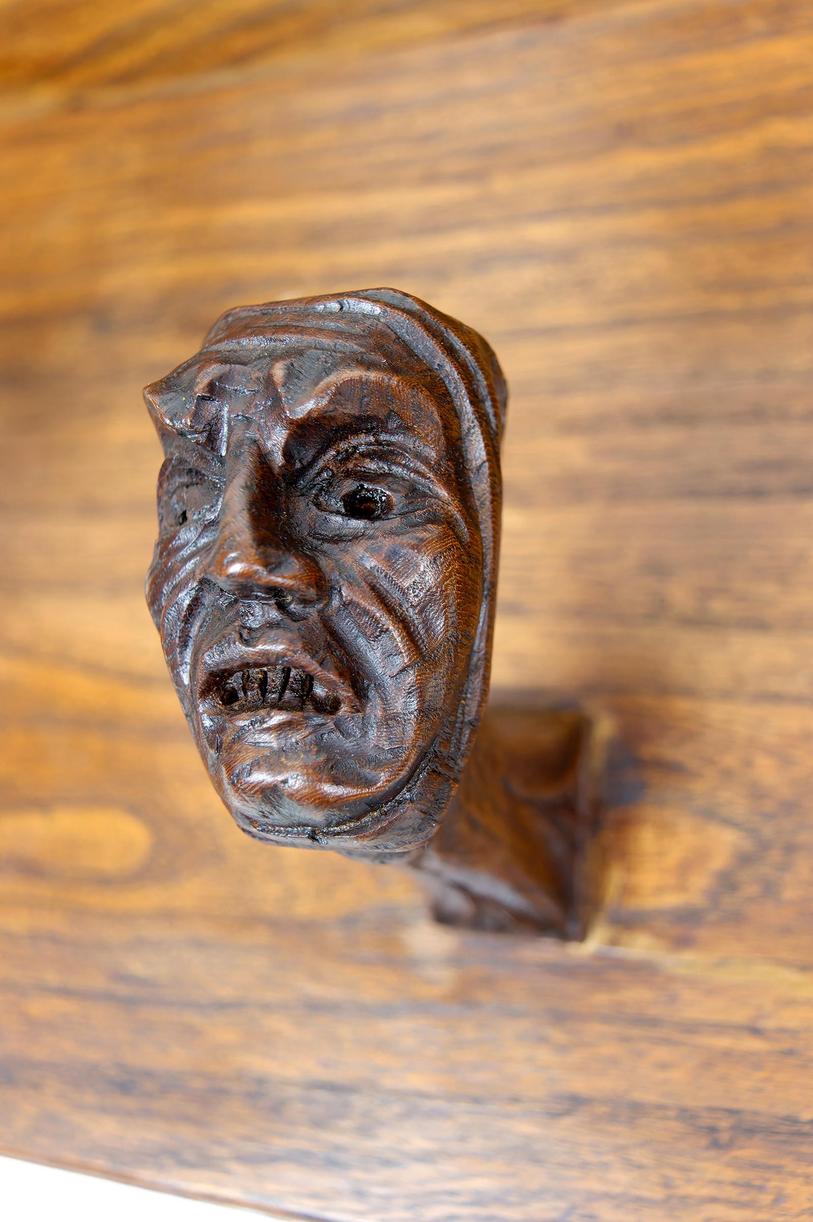 Appendiabiti da parete, ganci scolpiti a tema fantastico: Streghe e Demoni, 1900 in vendita 6