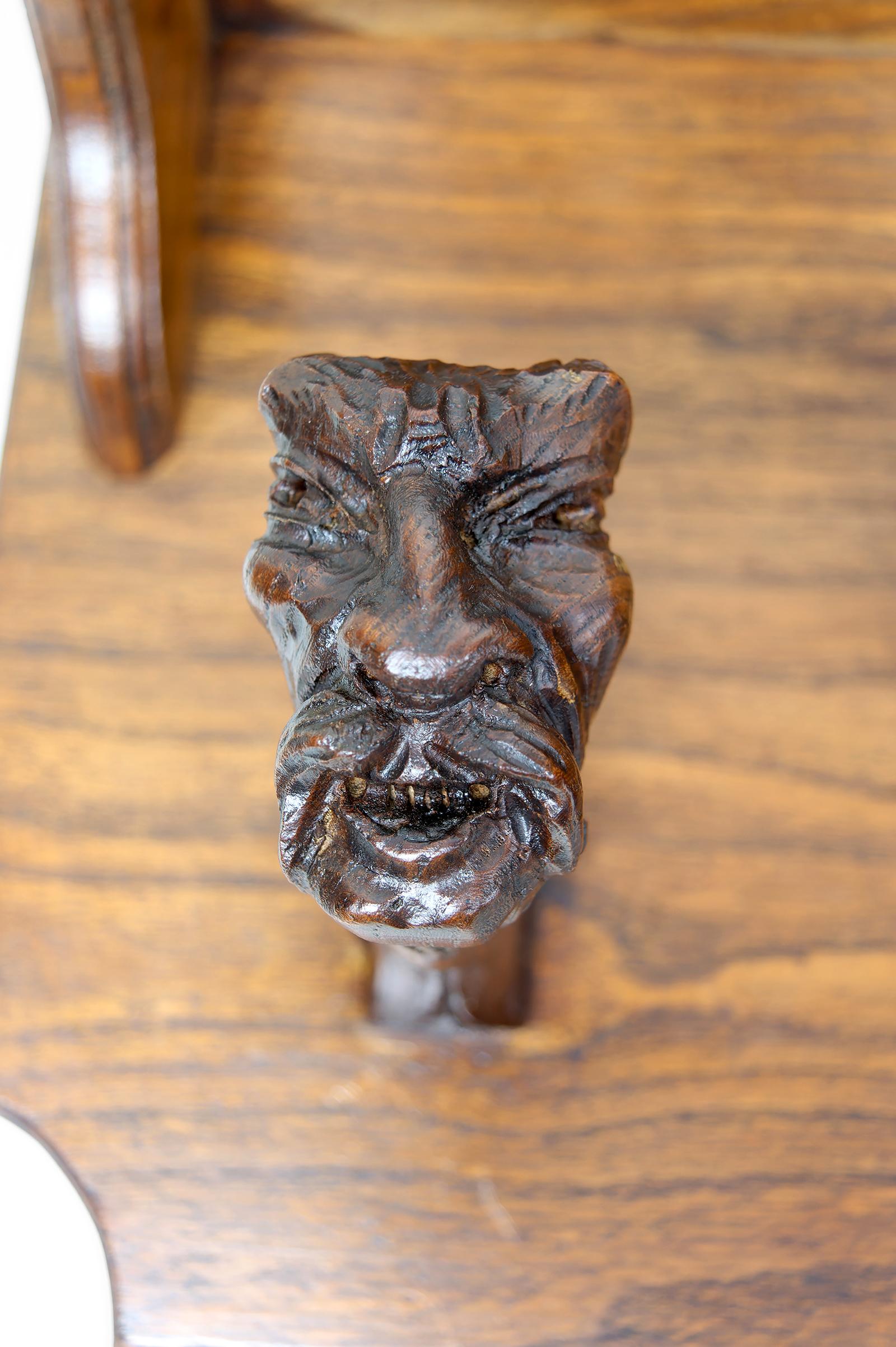Appendiabiti da parete, ganci scolpiti a tema fantastico: Streghe e Demoni, 1900 in vendita 7