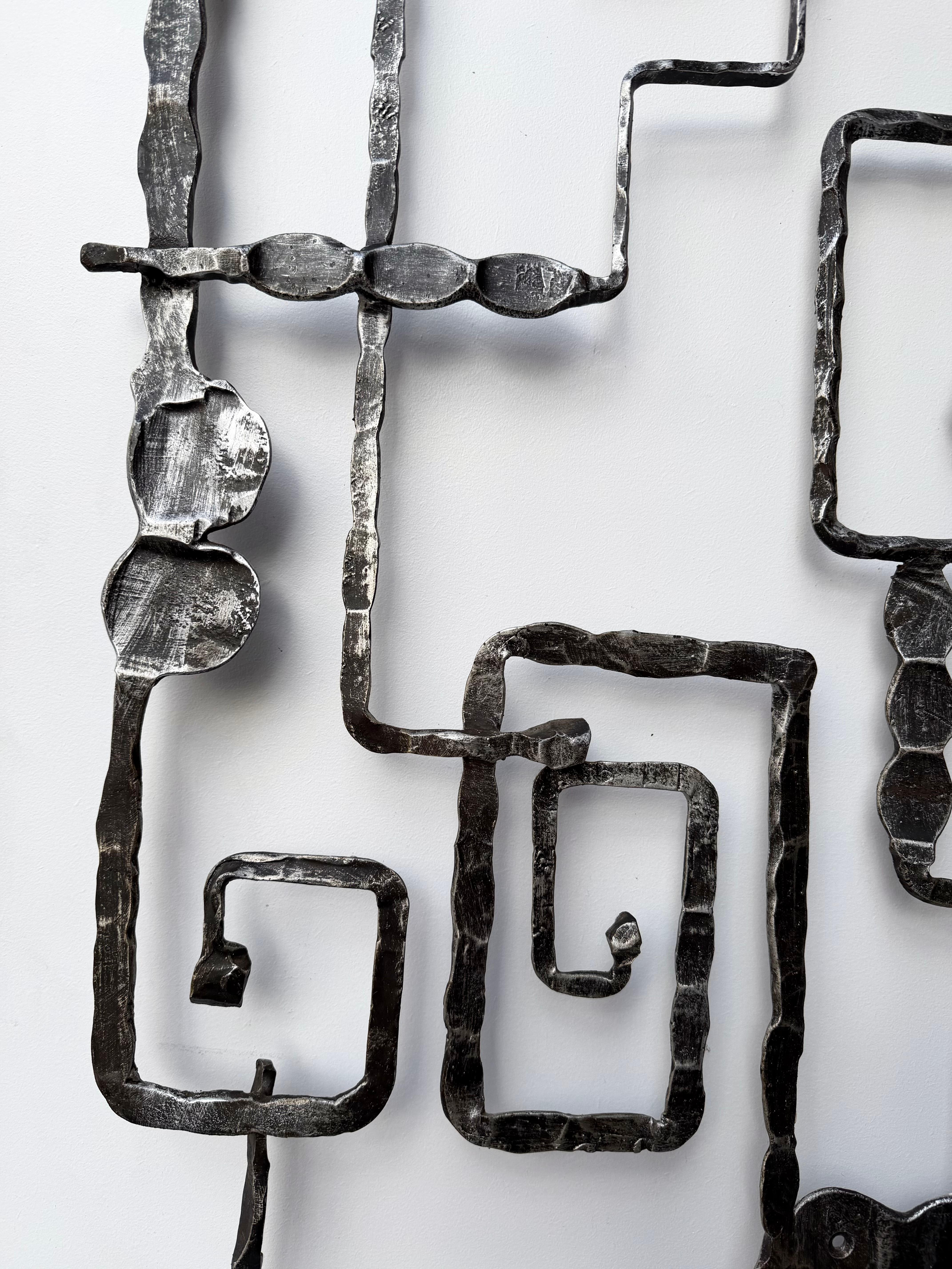 Wandgarderobe Skulptur aus Schmiedeeisen von Pozzebon. Italien, 1970er Jahre im Angebot 3