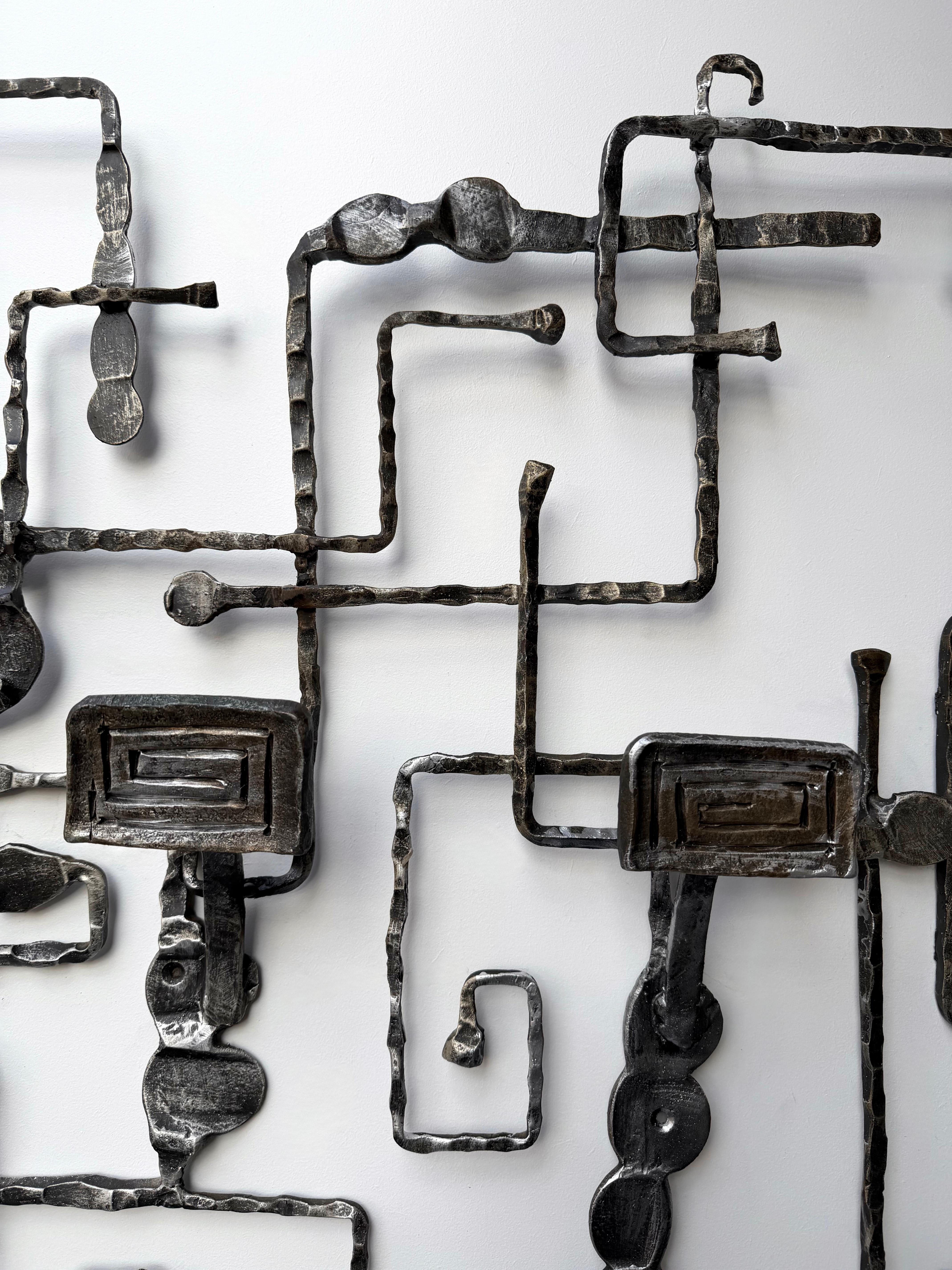 Wandgarderobe Skulptur aus Schmiedeeisen von Pozzebon. Italien, 1970er Jahre im Angebot 5