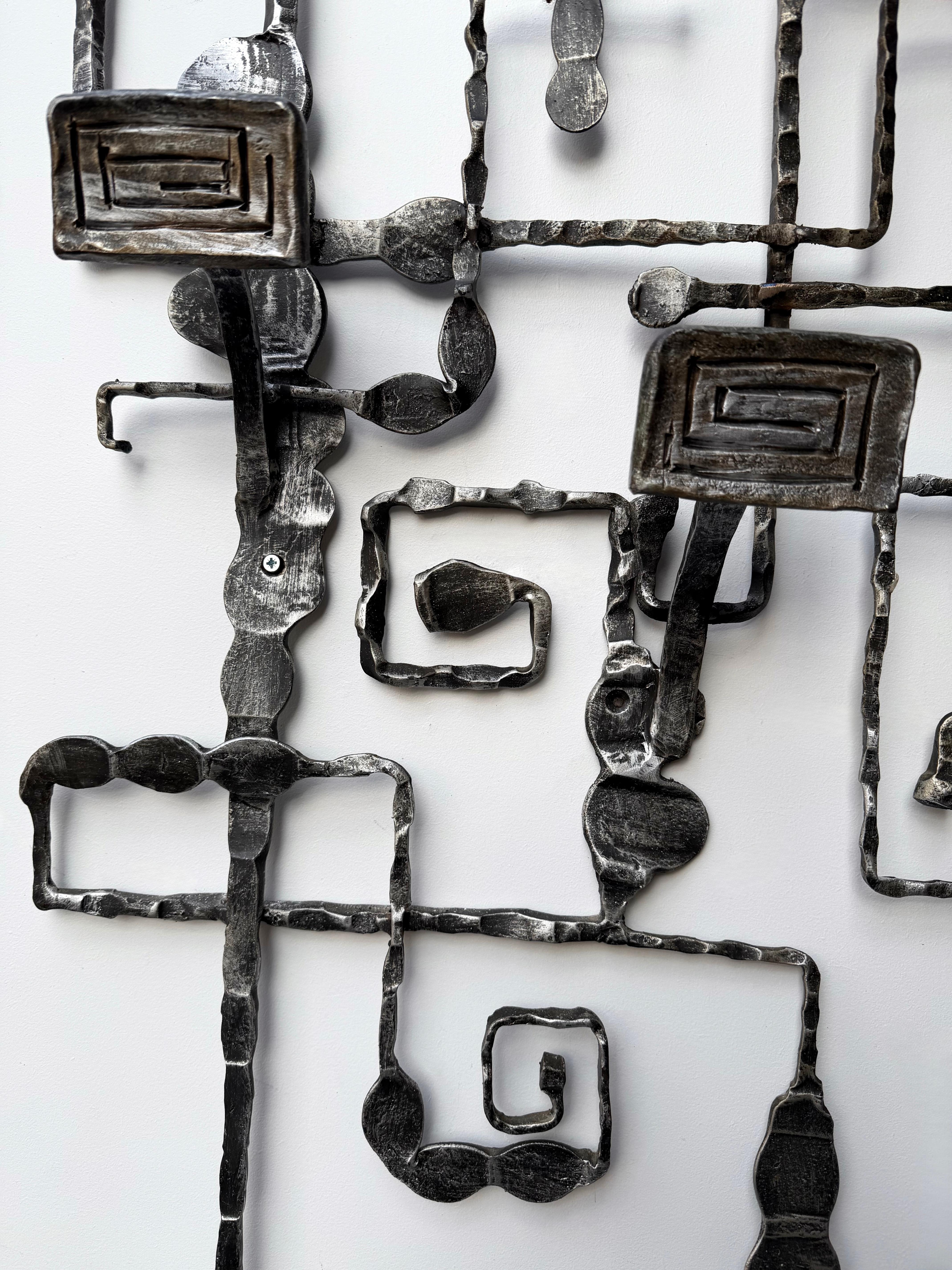 Wandgarderobe Skulptur aus Schmiedeeisen von Pozzebon. Italien, 1970er Jahre im Angebot 6