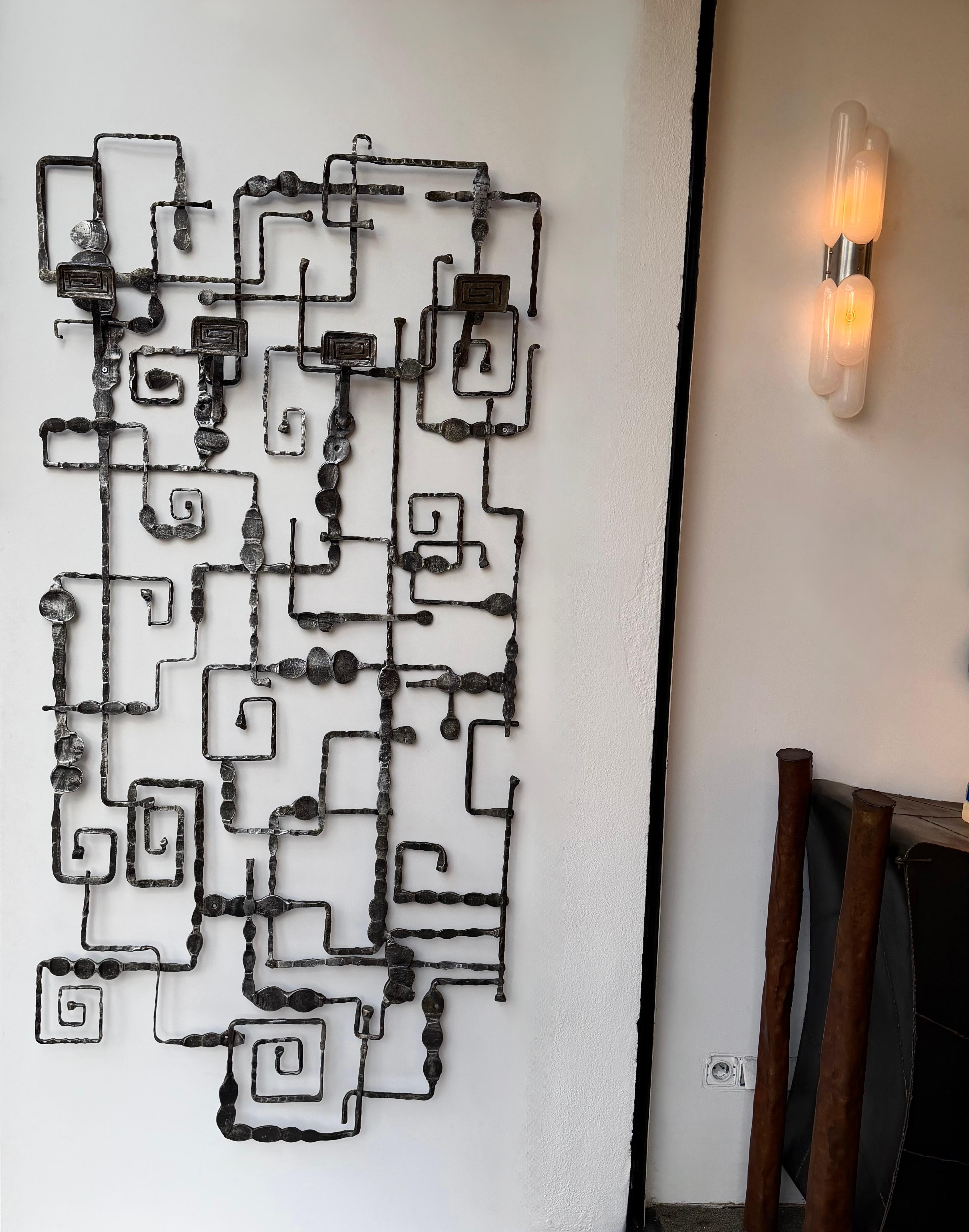 Wandgarderobe Skulptur aus Schmiedeeisen von Pozzebon. Italien, 1970er Jahre (Brutalismus) im Angebot