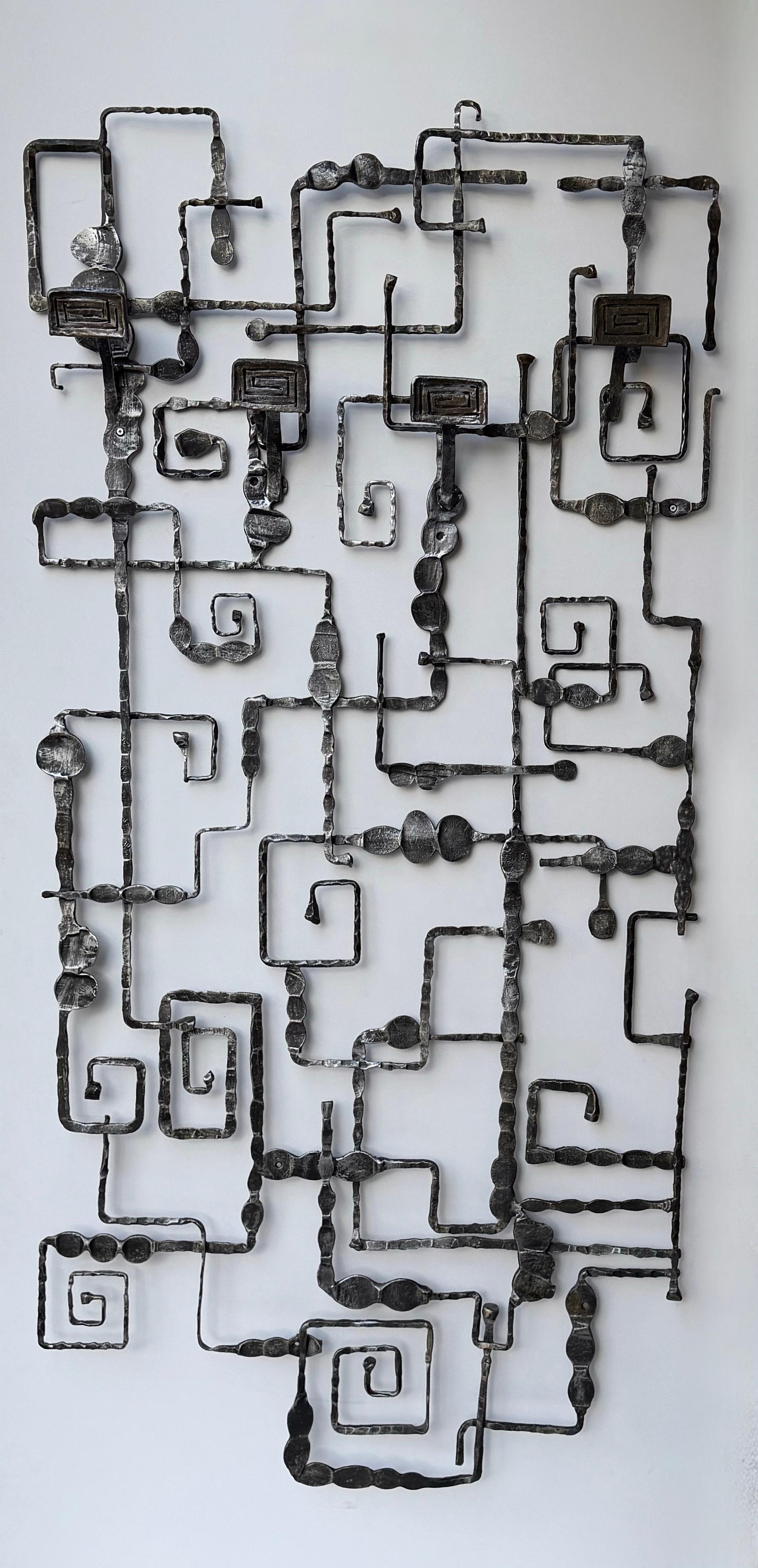 Wandgarderobe Skulptur aus Schmiedeeisen von Pozzebon. Italien, 1970er Jahre im Zustand „Gut“ im Angebot in SAINT-OUEN, FR