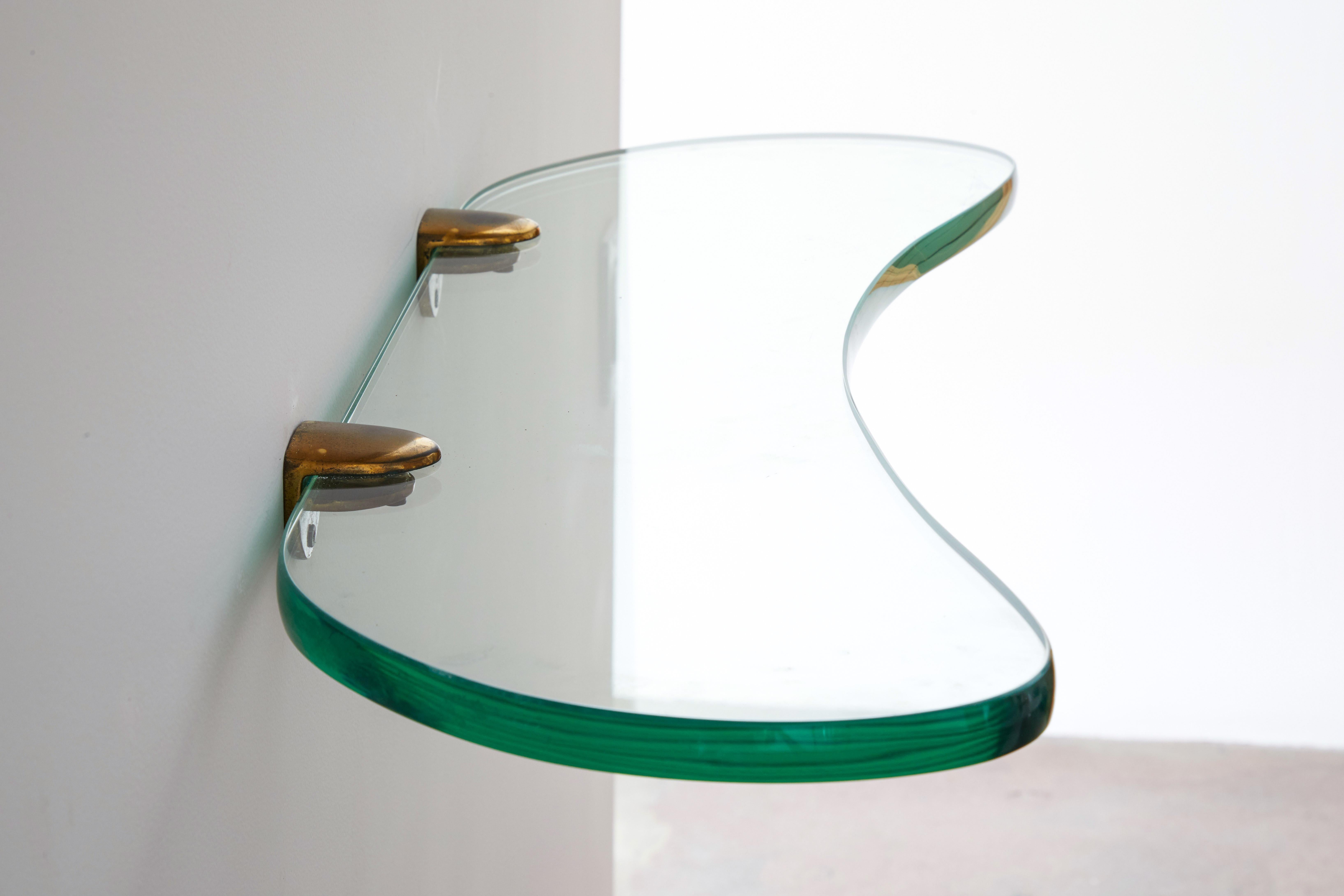 Glass and brass wall mounted shelf by Pietro Chiesa for Fontana Arte. Made in Italy, circa 1950s.