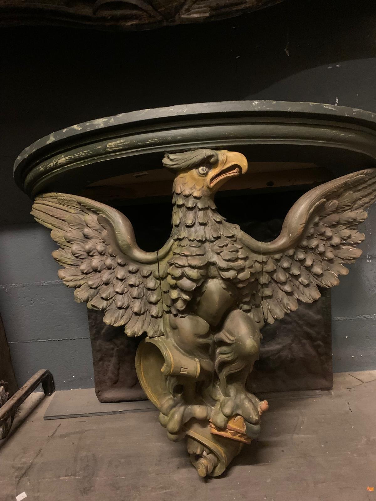 Wall console in lacquered wood with majestic carved eagle, Italy In Good Condition For Sale In Cuneo, Italy (CN)