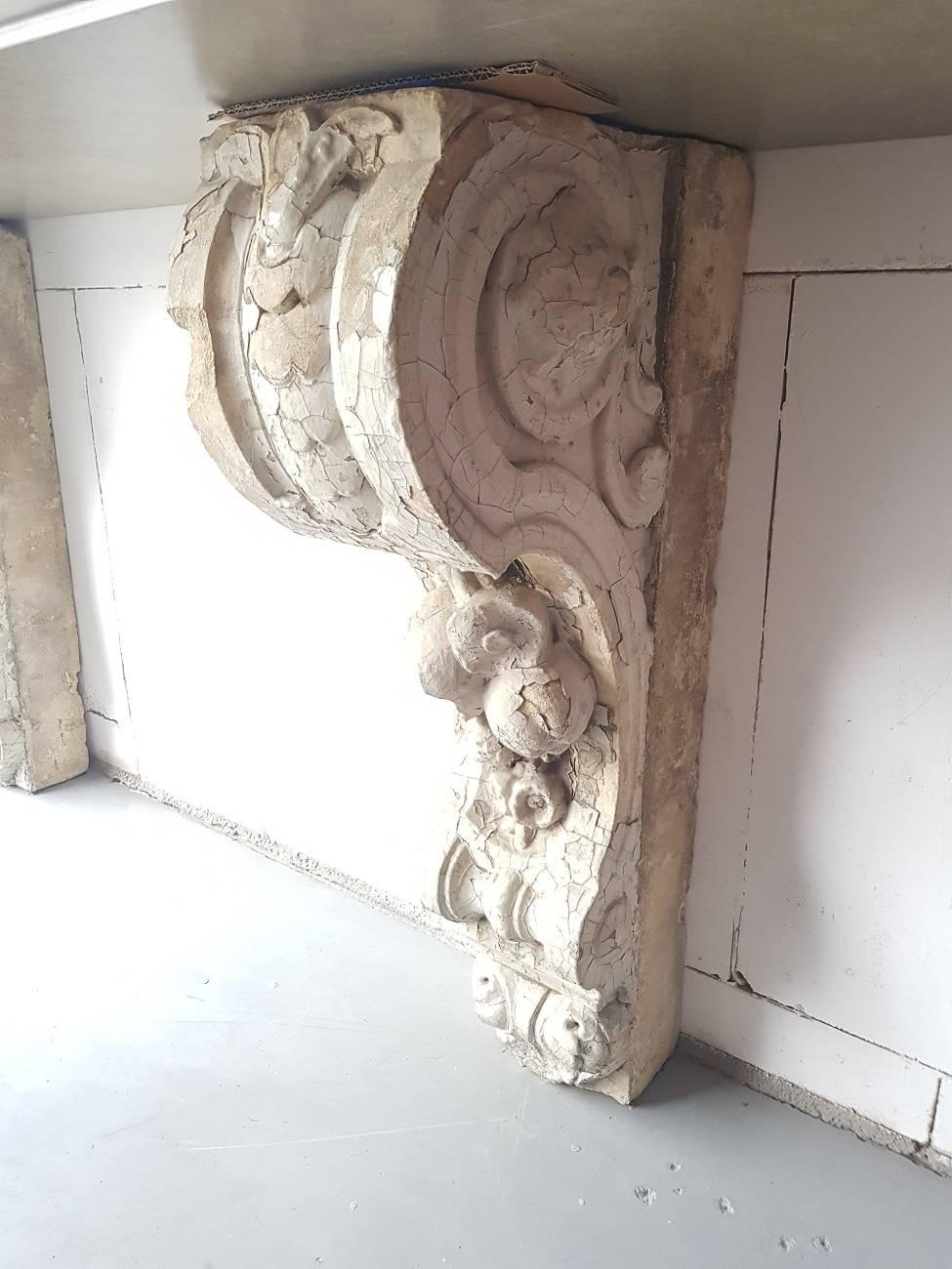 Wall Console Table with 18th Century Sandstone Pillars In Good Condition For Sale In Raalte, NL