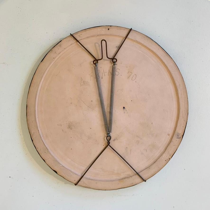 Decorativo de pared redondo de cerámica Cara Soleada, hacia 1970, Francia. en venta 5