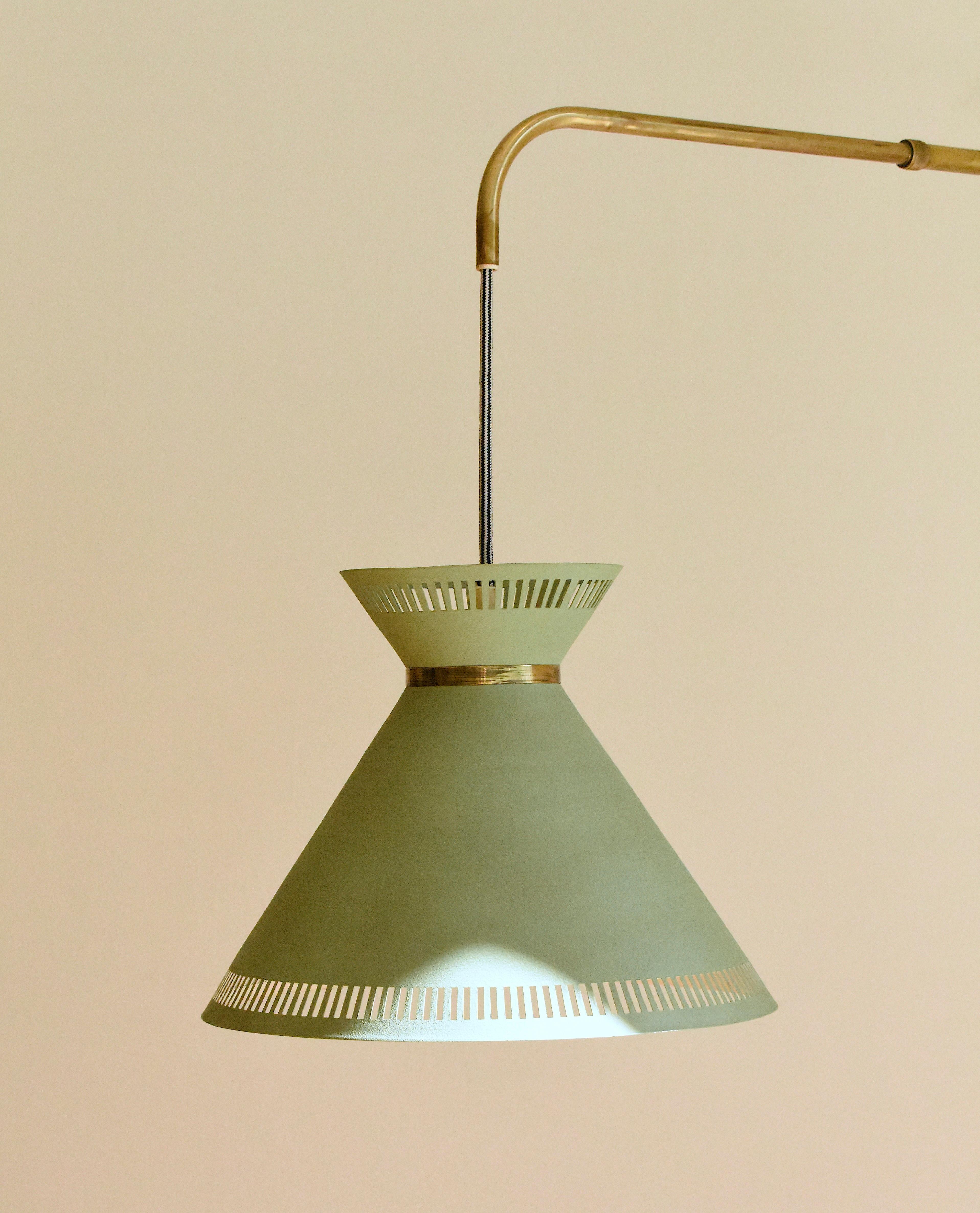 Wall extendable swedish lamp in brass and green painted aluminum For Sale 1