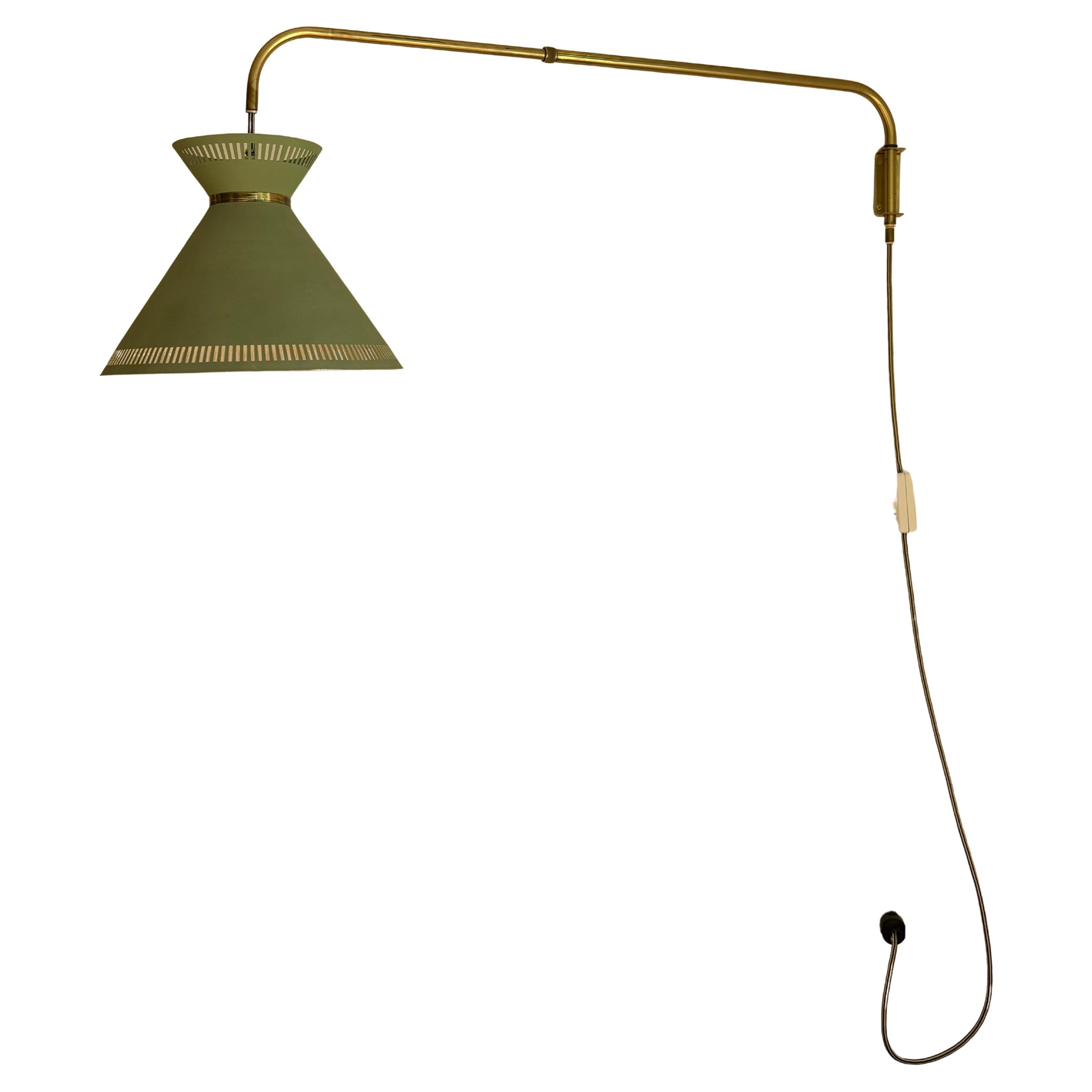 Lampada svedese allungabile a parete in ottone e alluminio verniciato verde