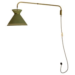 Lampada svedese allungabile a parete in ottone e alluminio verniciato verde